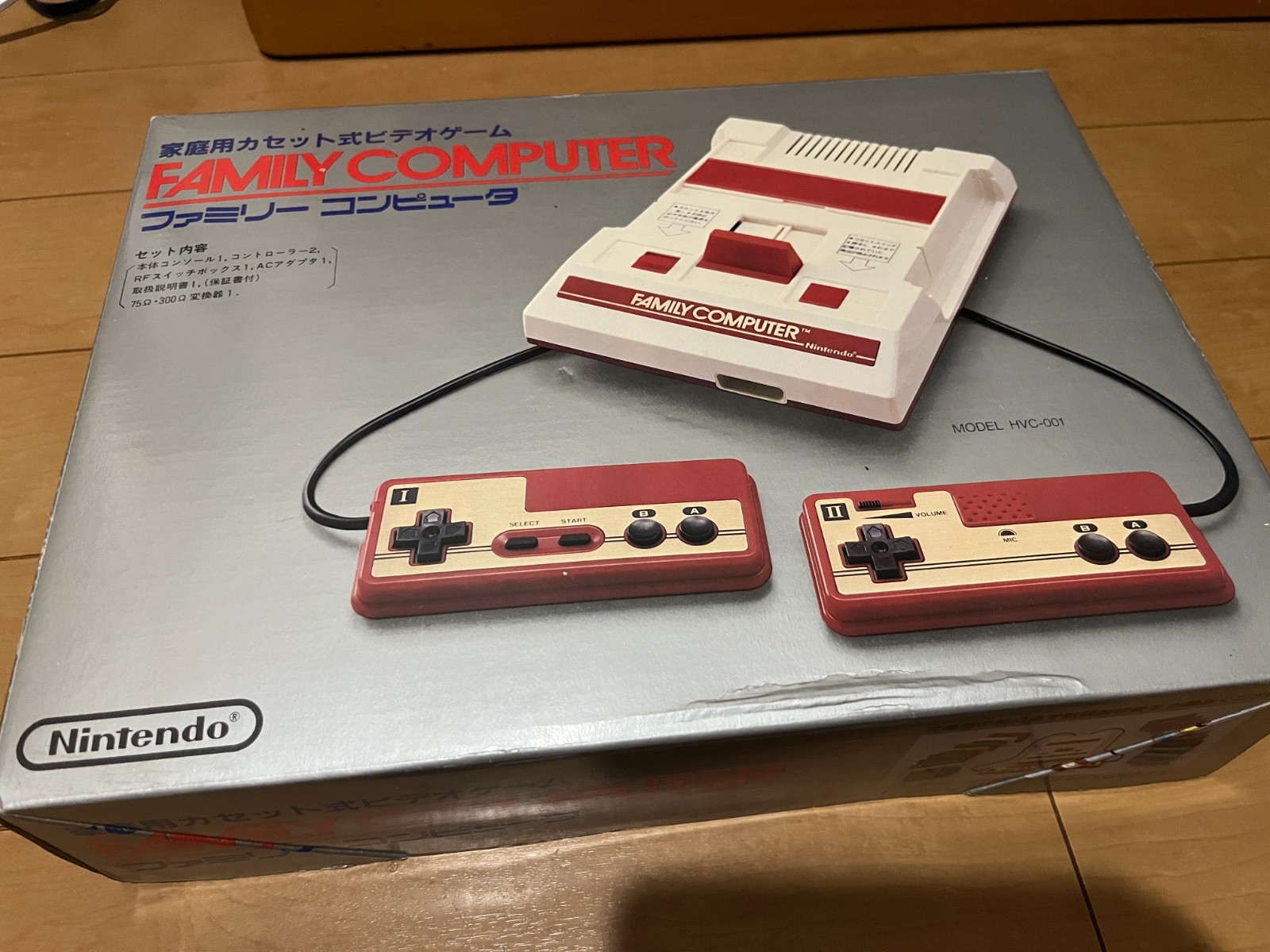 Nintendo Famicom Console with BOX and Manual, 10 Games 0614