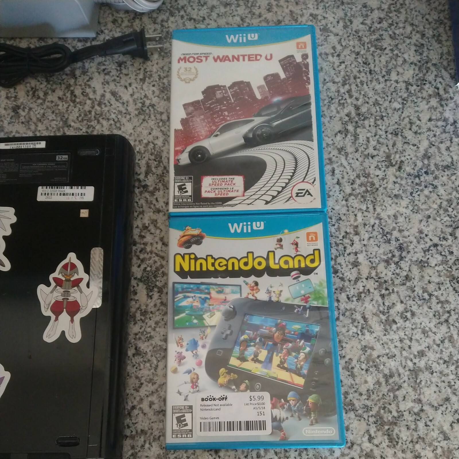 Nintendo Wii U Console 32GB Bundle + Wii U Game Pad & Power Cords 2 games