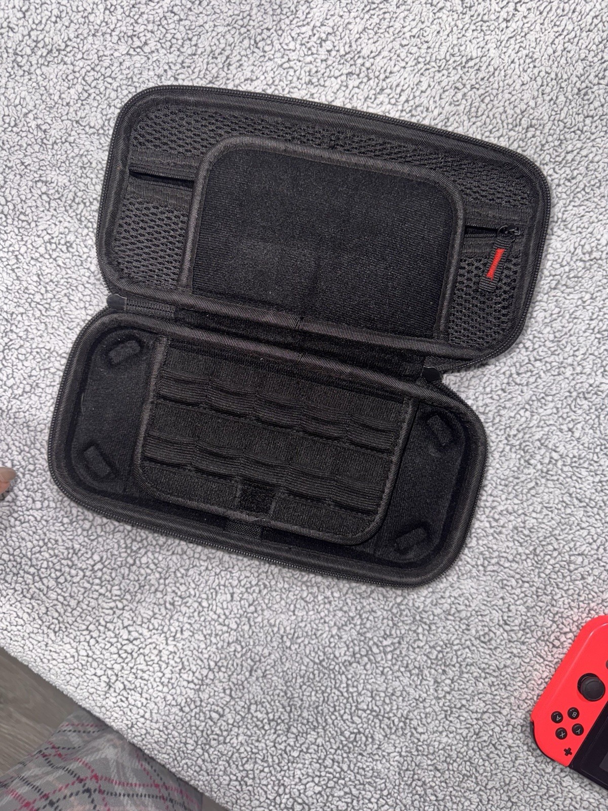 Nintendo Switch + 2 Games/ Carrying Case/ Virtual Reality Headset Bundle