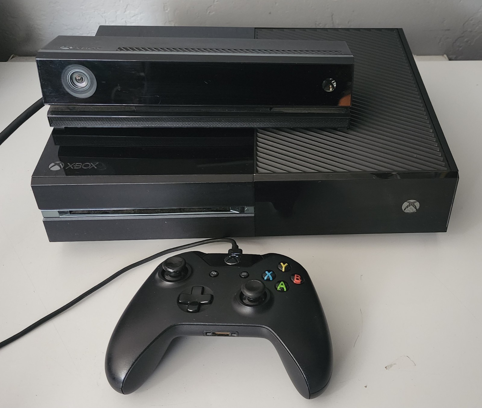 Microsoft Xbox One Bundle Console W/1 Controller + Power Cable + Kinect Sensor