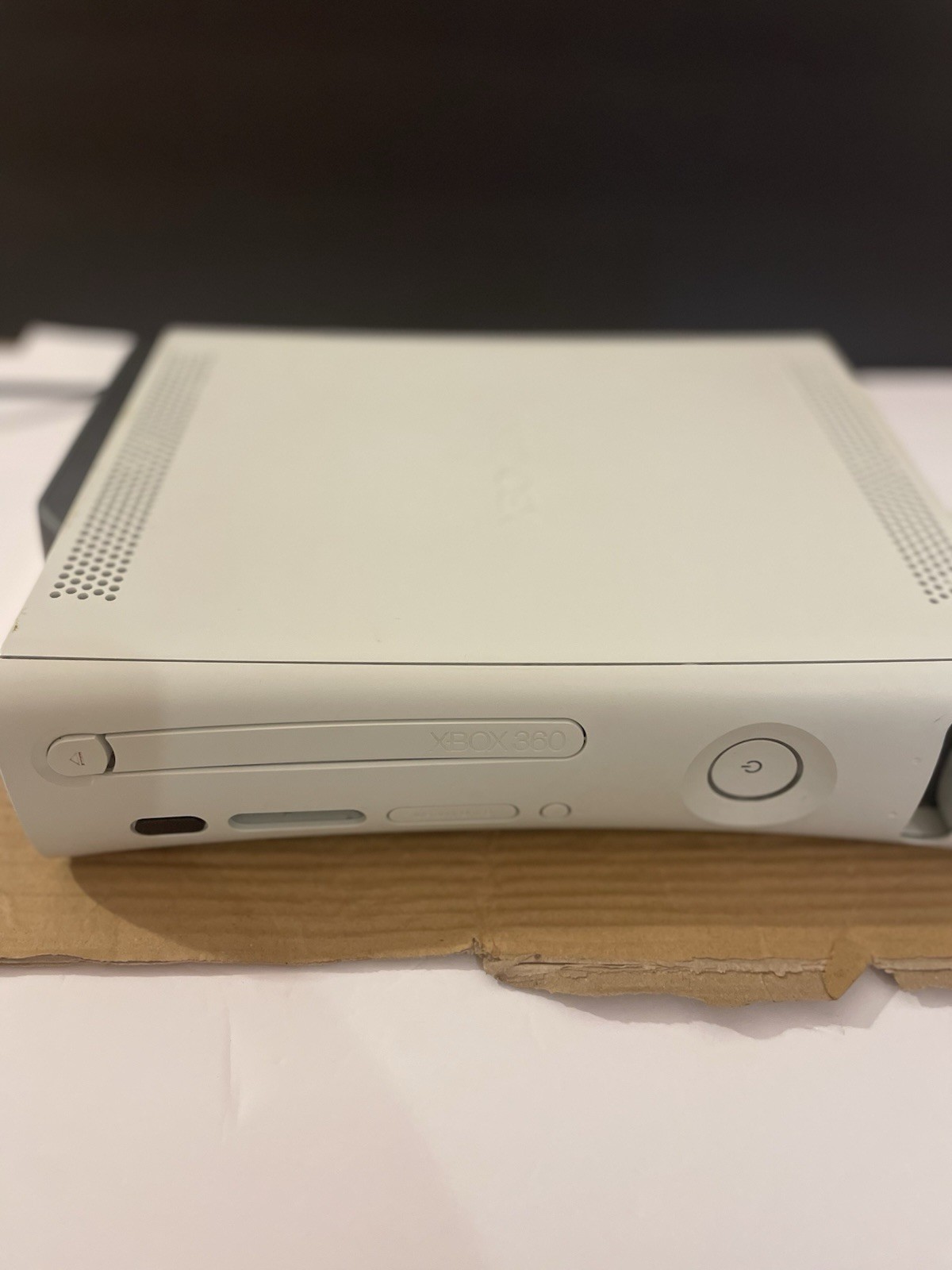 Microsoft Xbox 360 White Console Only ! Works Open & Close Button Stuck ! AS IS