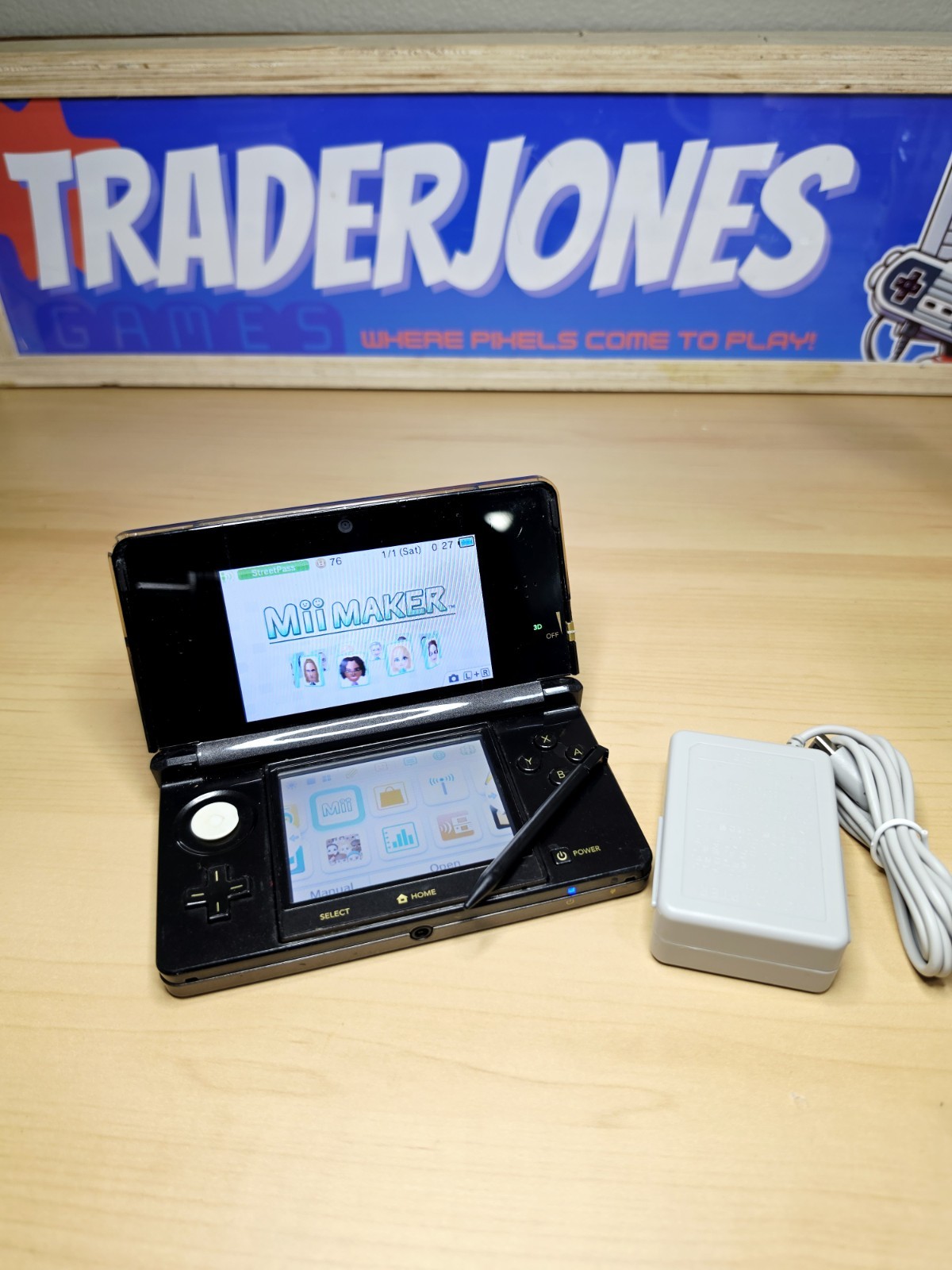 Nintendo 3DS The Legend of Zelda 25th Anniversary Black Console W Charger Stylus