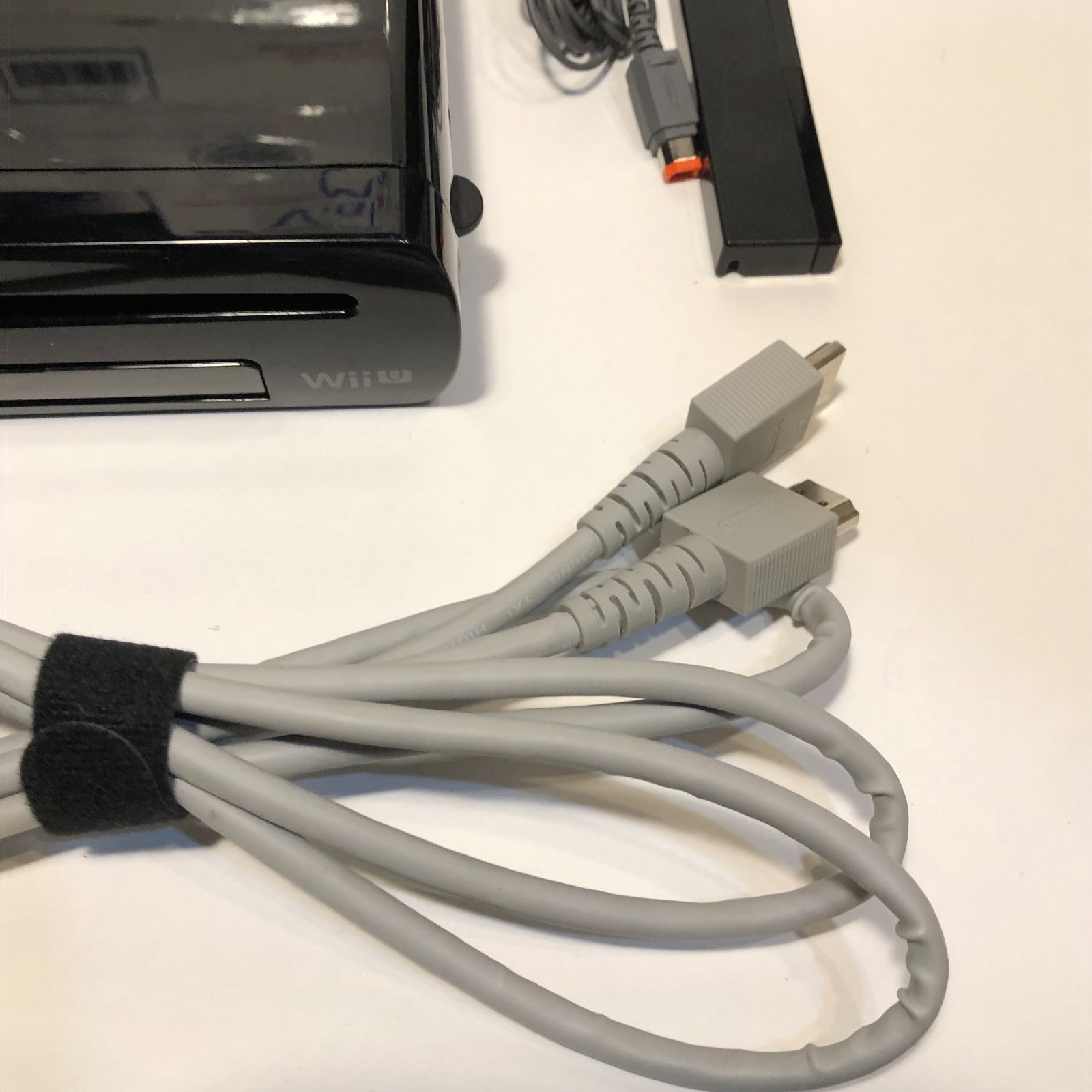 Nintendo Wii U 32GB Console WUP 101 (02) with Gamepad WUP 010 (New Battery)