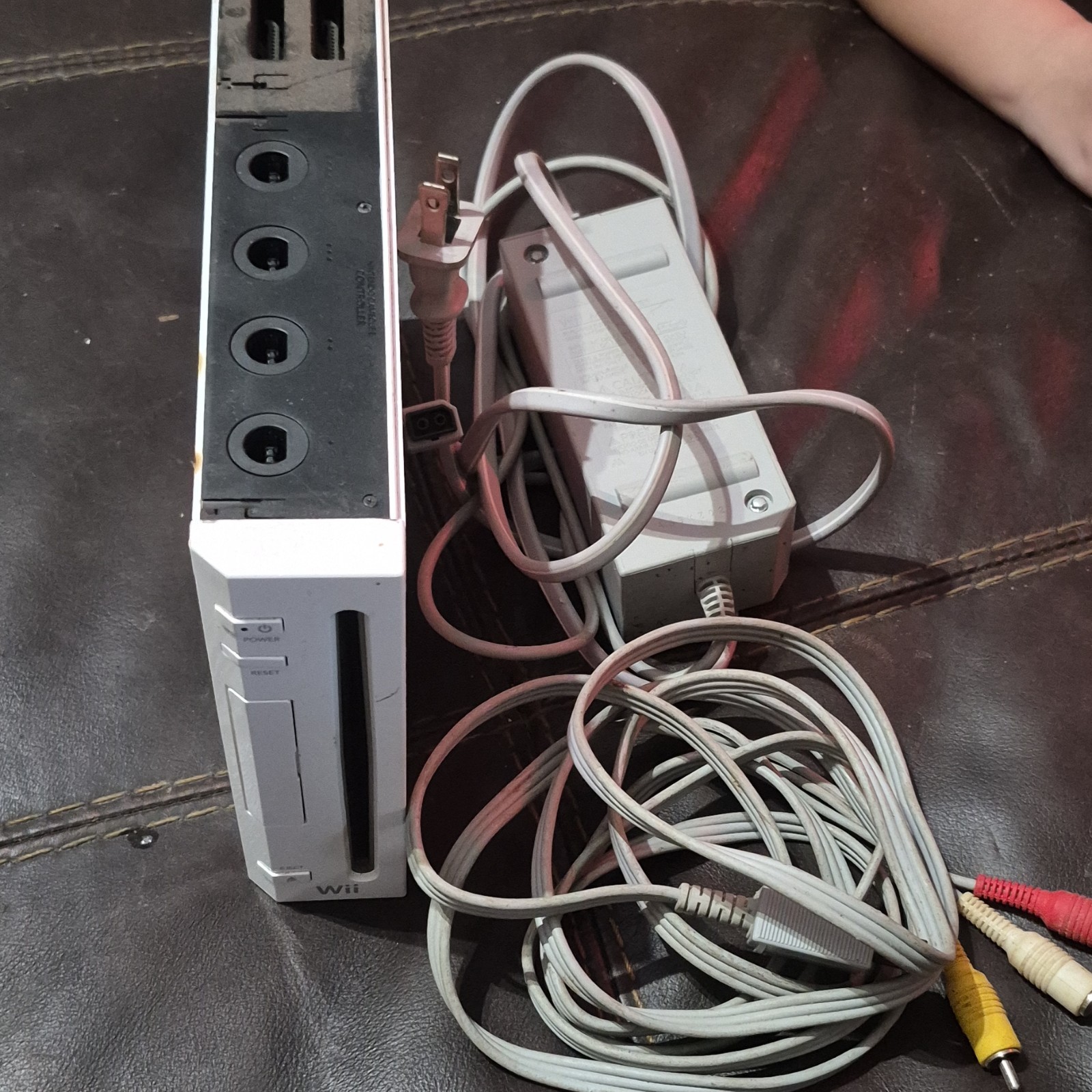 Nintendo Wii RVL-001 Backward Compatible NTSC-U/C 480p w/ Power & AV Cable