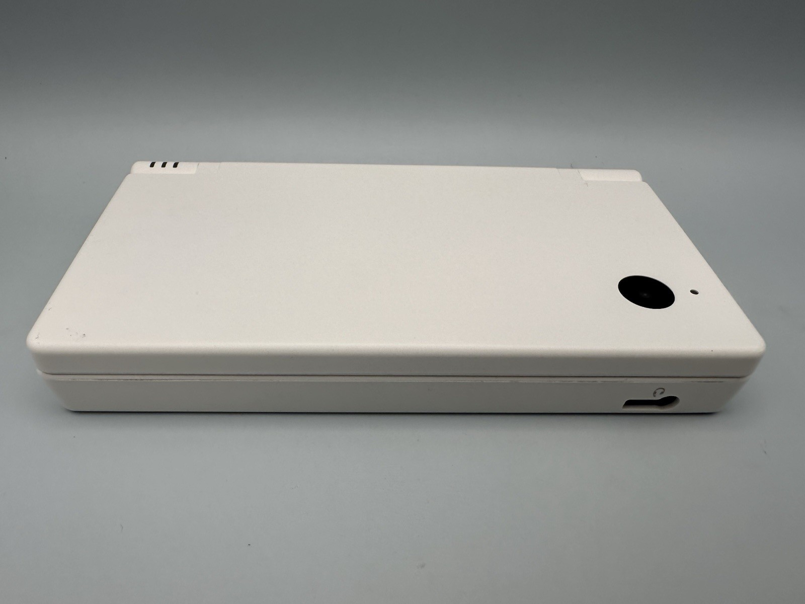 Nintendo DSi Arctic White (Japanese Import, region free) plus new charger