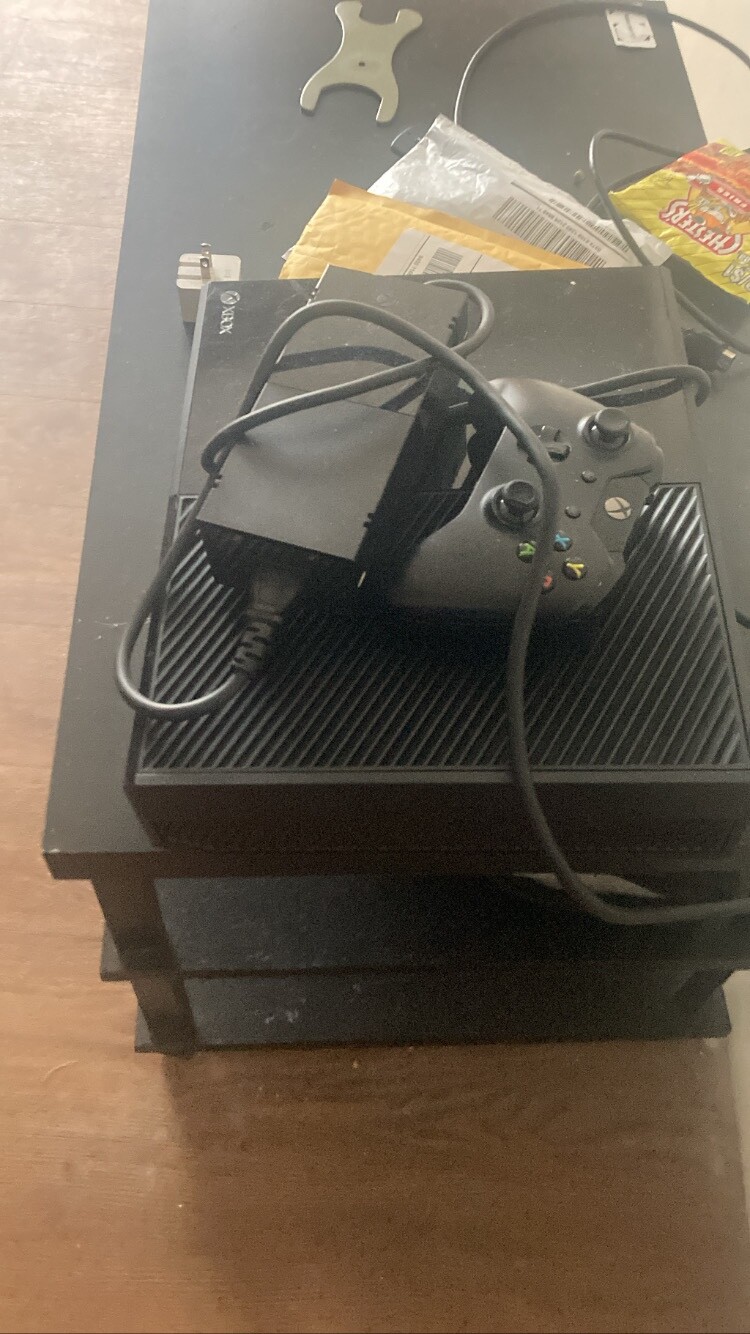 Microsoft Xbox One with Kinect 500GB Black Console – 7UV-00077