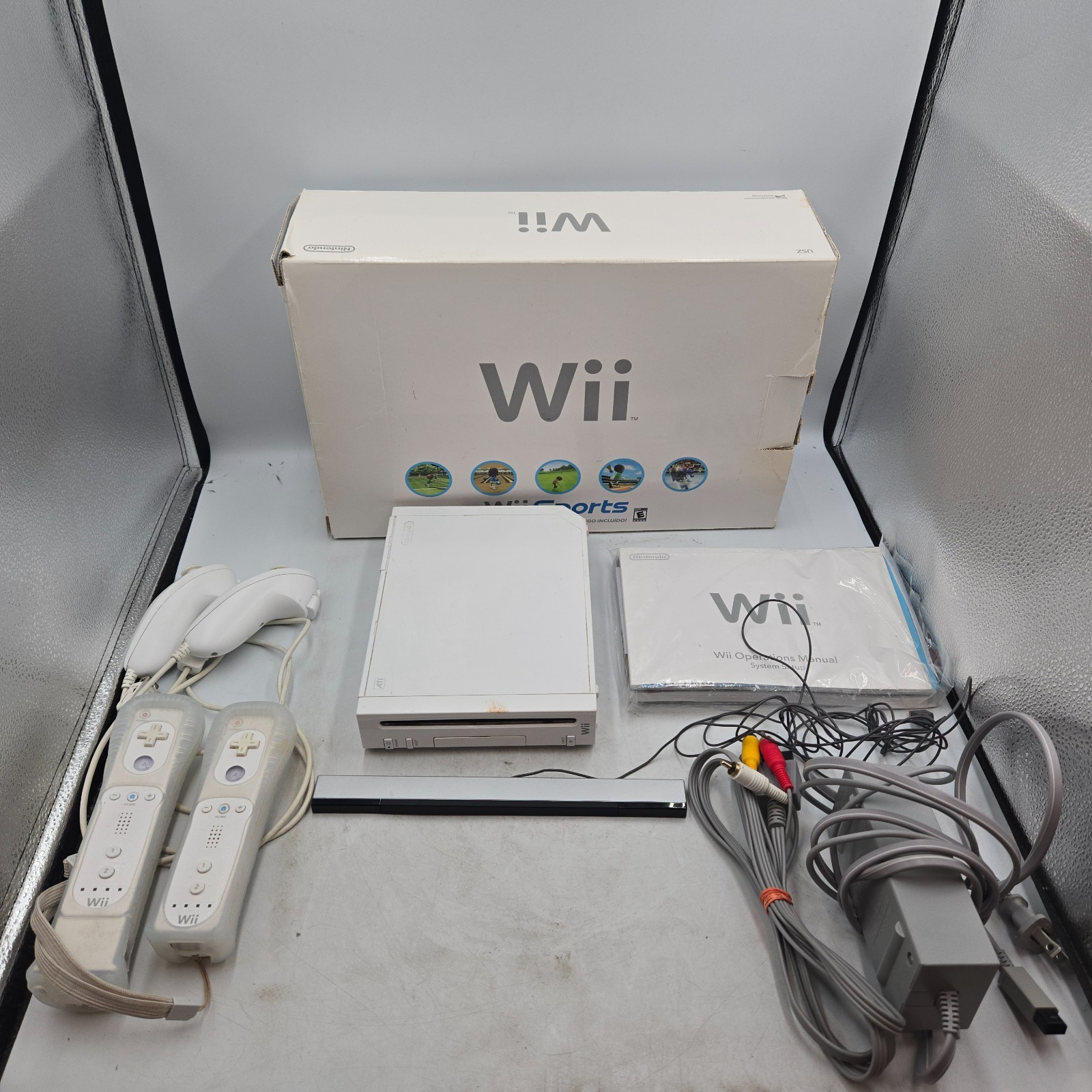 Nintendo Wii Console RVL-001 Near Complete w/ Box & Manuals 2 Controllers