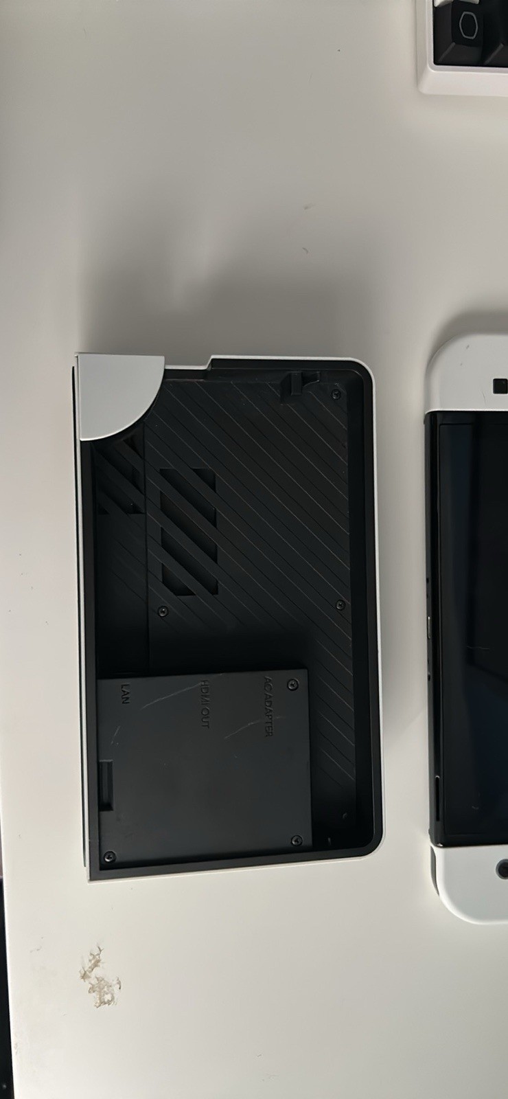 WHITE SWITCH OLED – USED Nintendo Switch, BACK LID FOR DOCK IS MISSING