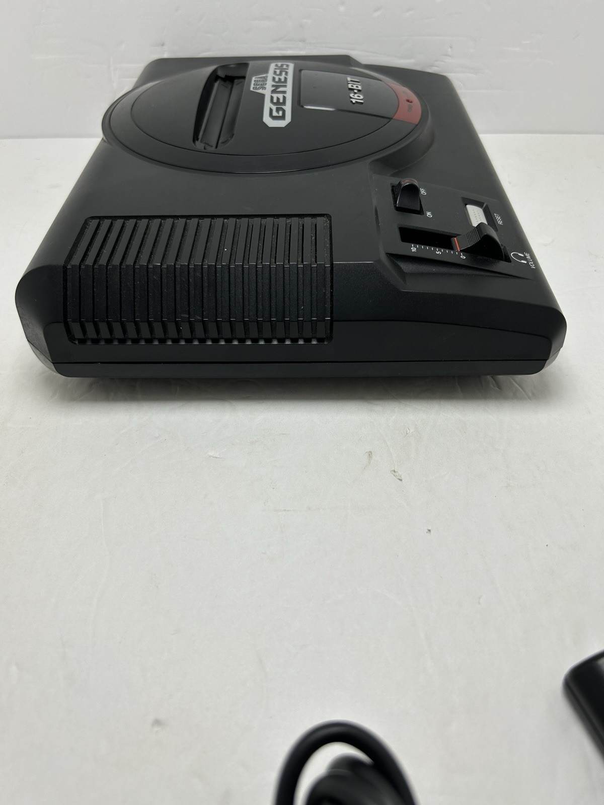 Sega Genesis System Model 1601 Console System Bundle – Tested and Works. READ !!
