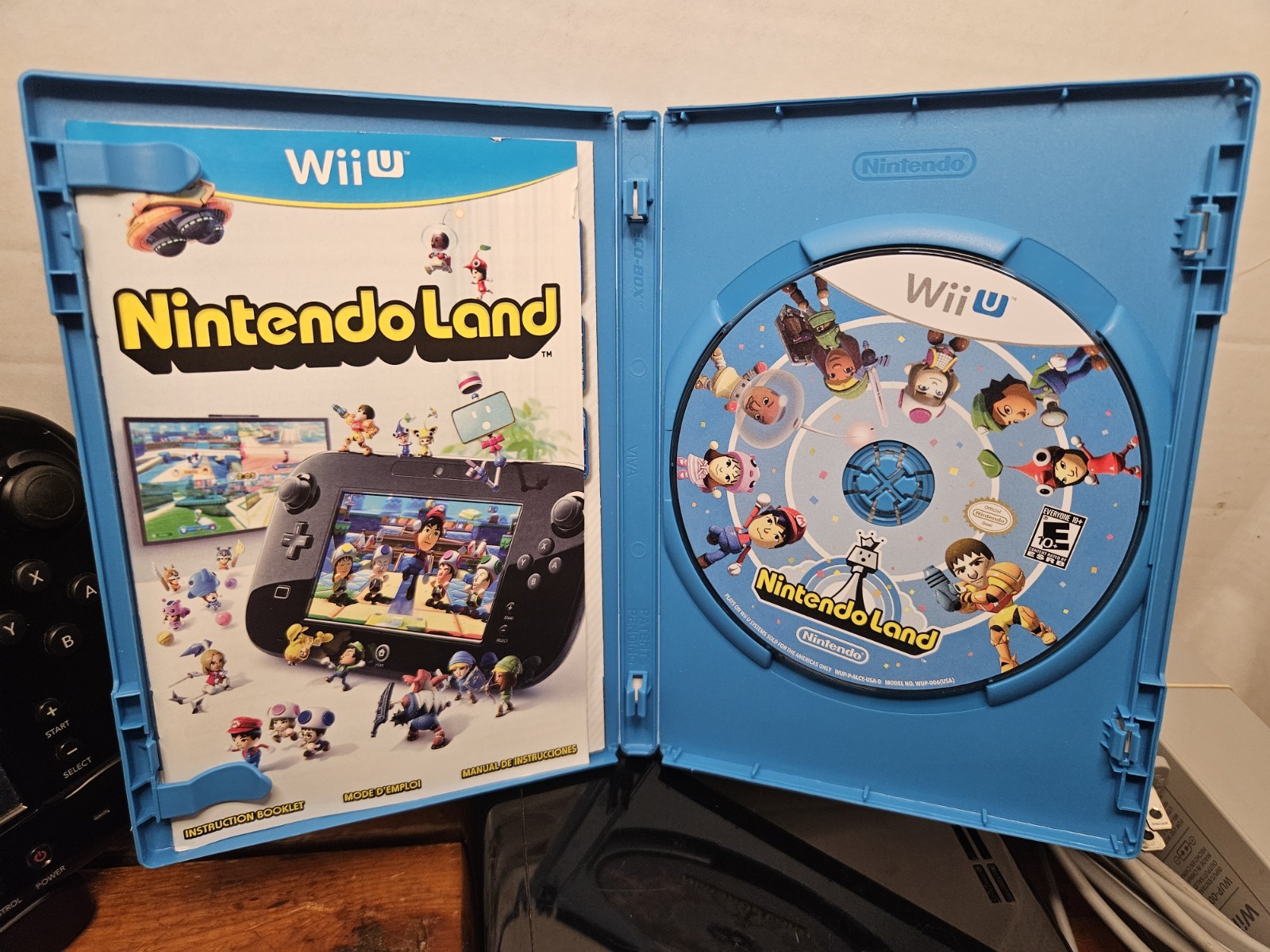 Nintendo Wii U Deluxe 32GB Handheld System Black w/ Nintendo Land