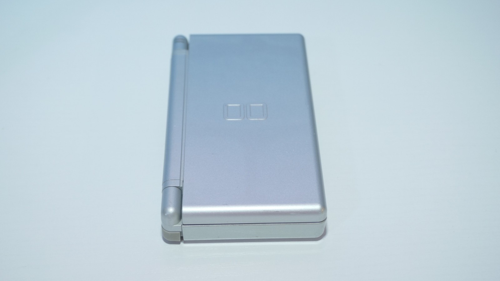 Nintendo DS Lite Launch Edition Silver Gaming System with Charger & Stylus Pen