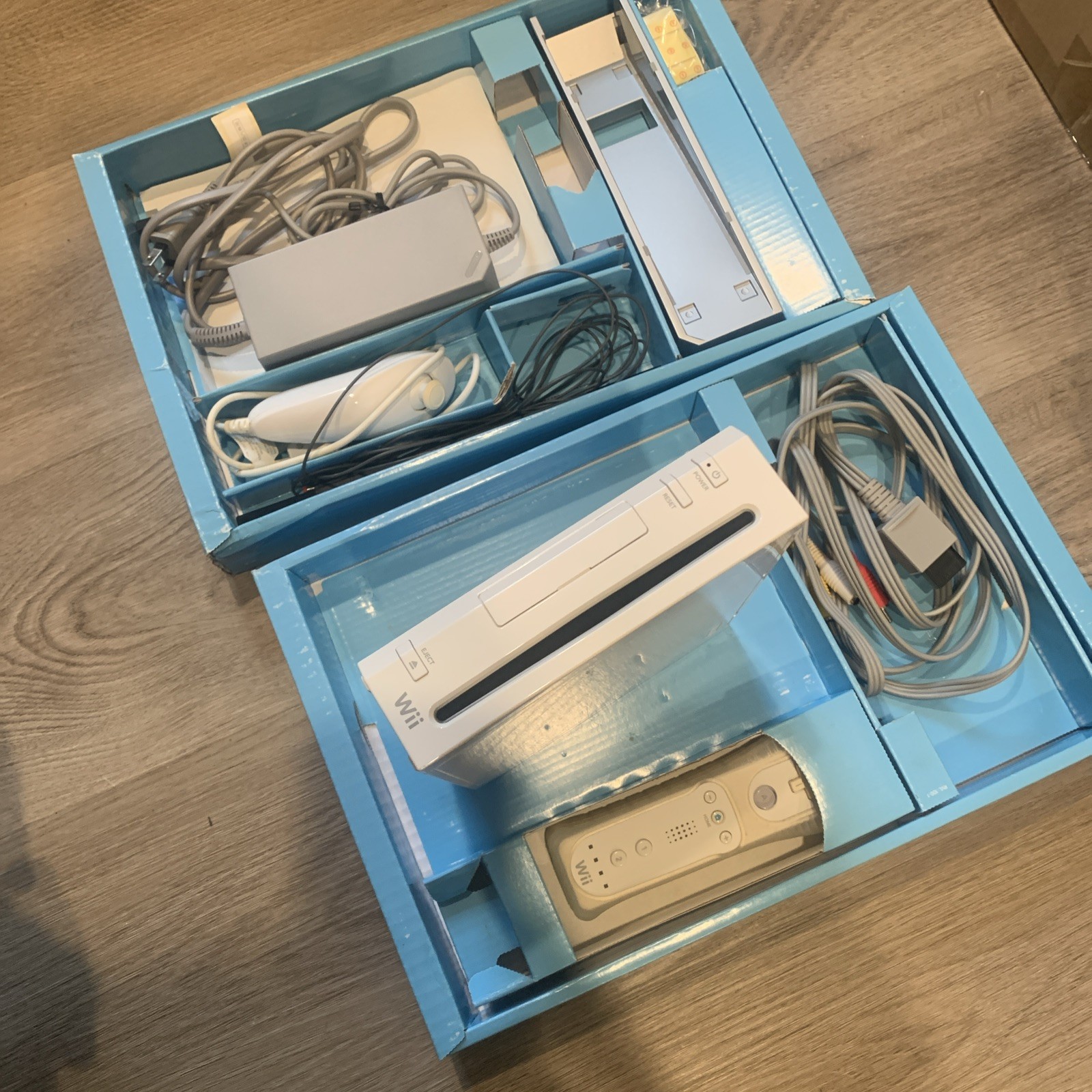 Nintendo Wii Console Bundle – White – Region Free