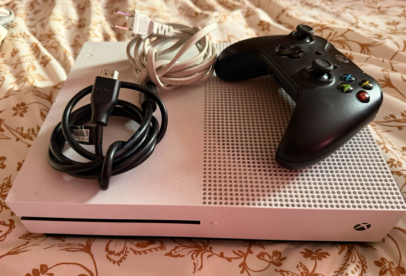 Microsoft Xbox One S 1TB White Console 1681 4K UHD Wi-Fi HDMI w/ Controller