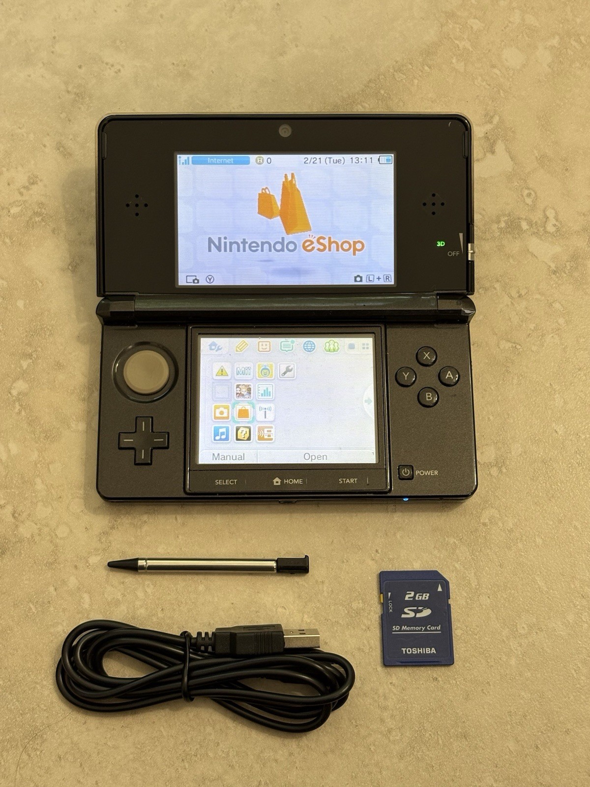Nintendo 3DS Console Black Edition With Charger US SELLER Very Good