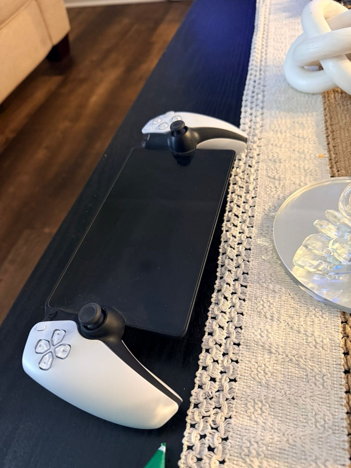 Sony PlayStation Portal Handheld System Wireless Ergonomic Black/White