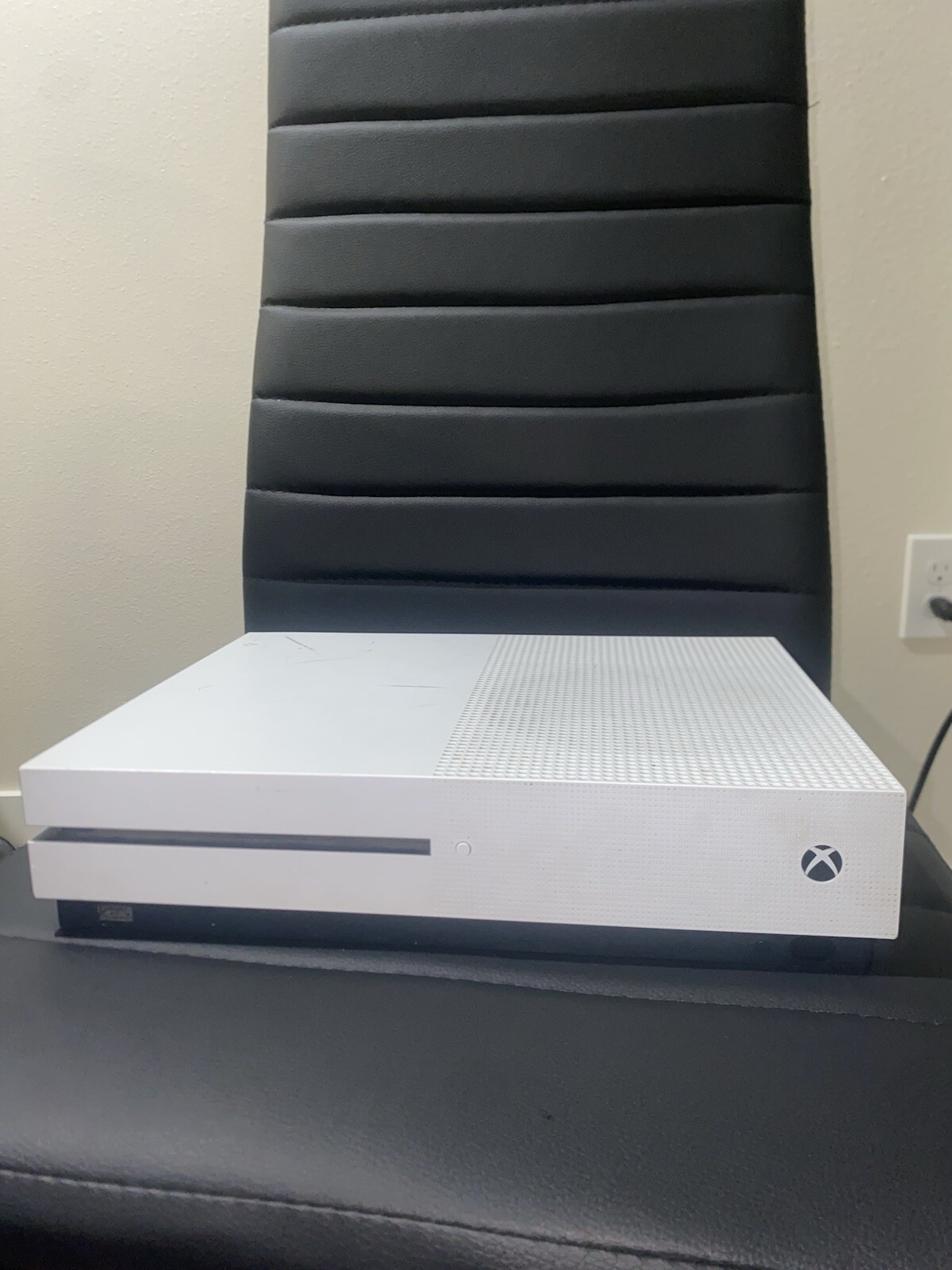 Xbox One S (365 GB) + Controller+HDMI and Power Cord