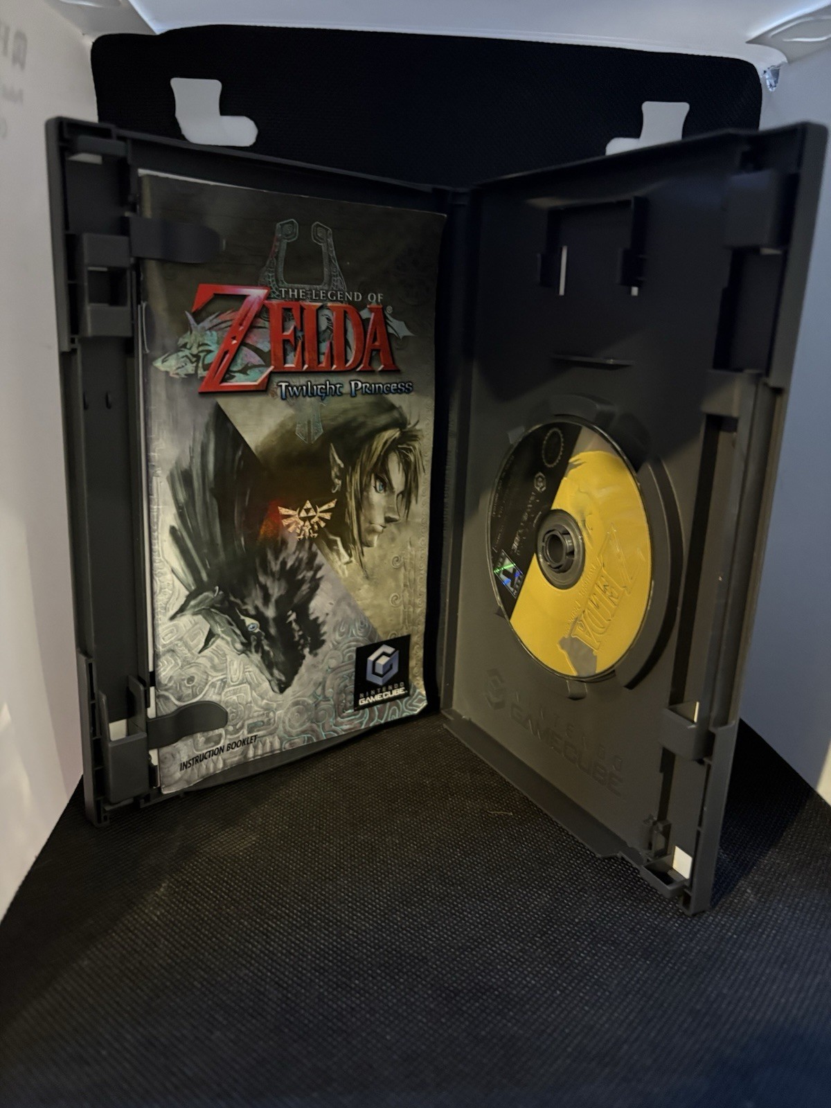 NINTENDO GAMECUBE – LIMITED EDITION PLATINUM W/ BOX & MANUAL BUNDLE