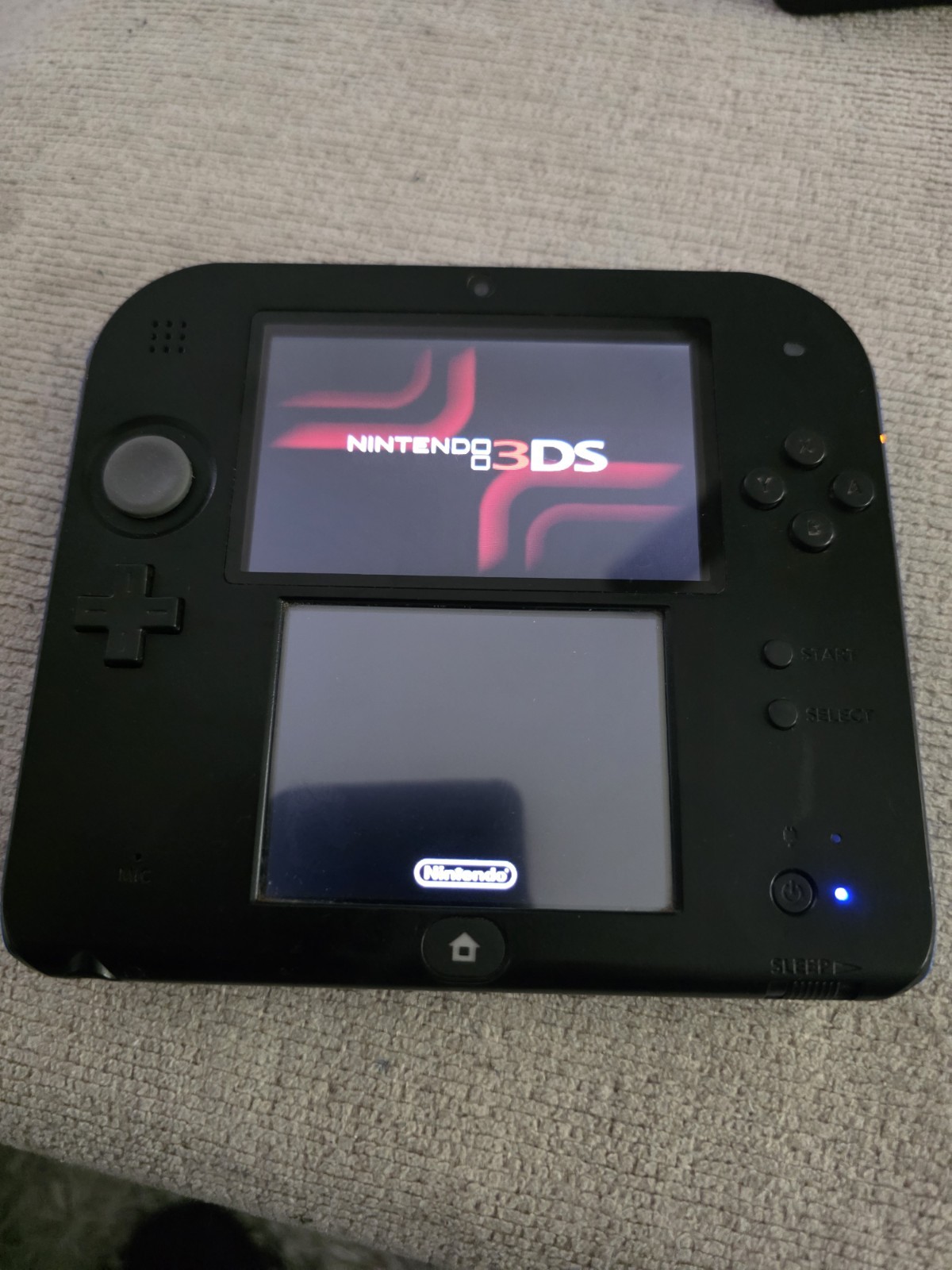 Nintendo 2DS Black/Blue Handheld Consol 4GB SD Card Tested Back Has Chipped Area