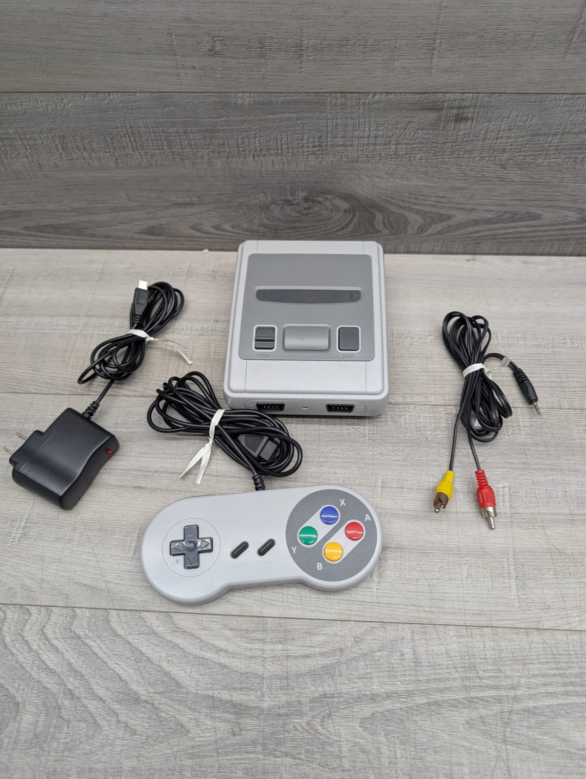 620 Games In One Mini Video Game System . One Remote