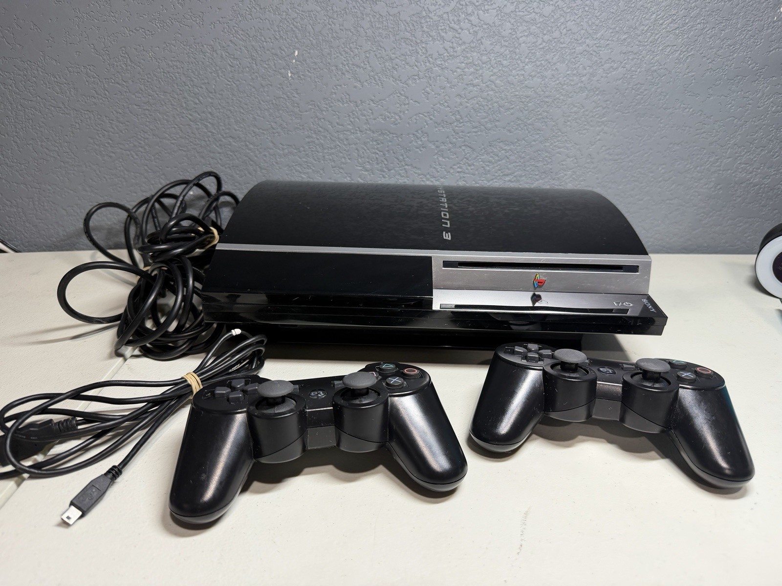 PlayStation 3 80GB Console with 2 Controllers NOT BACKWARDS COMPATIBLE CECHL01