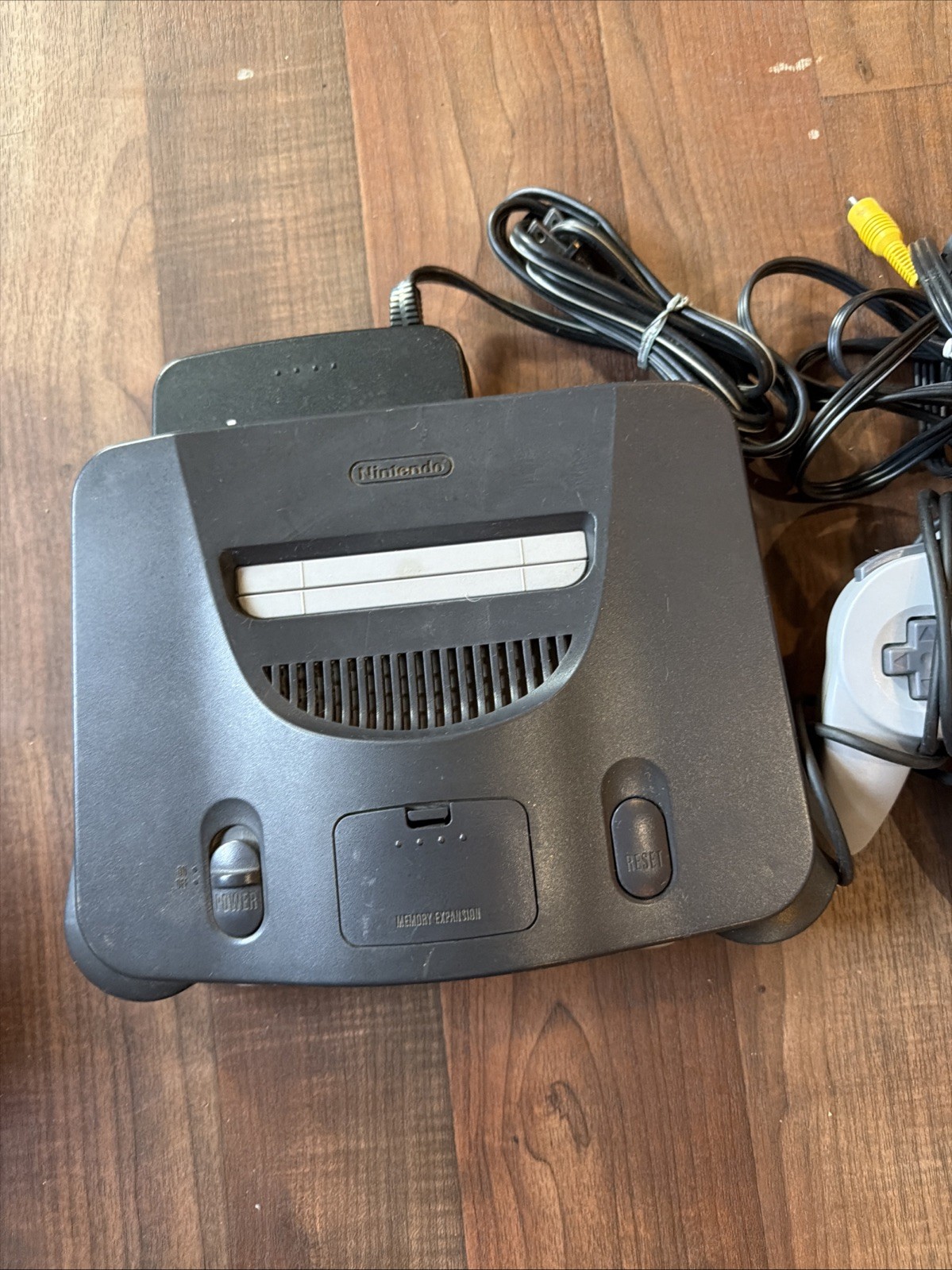 Nintendo 64 Console Bundle N64 w/ 1 Controllers, Cables Tv Power Works