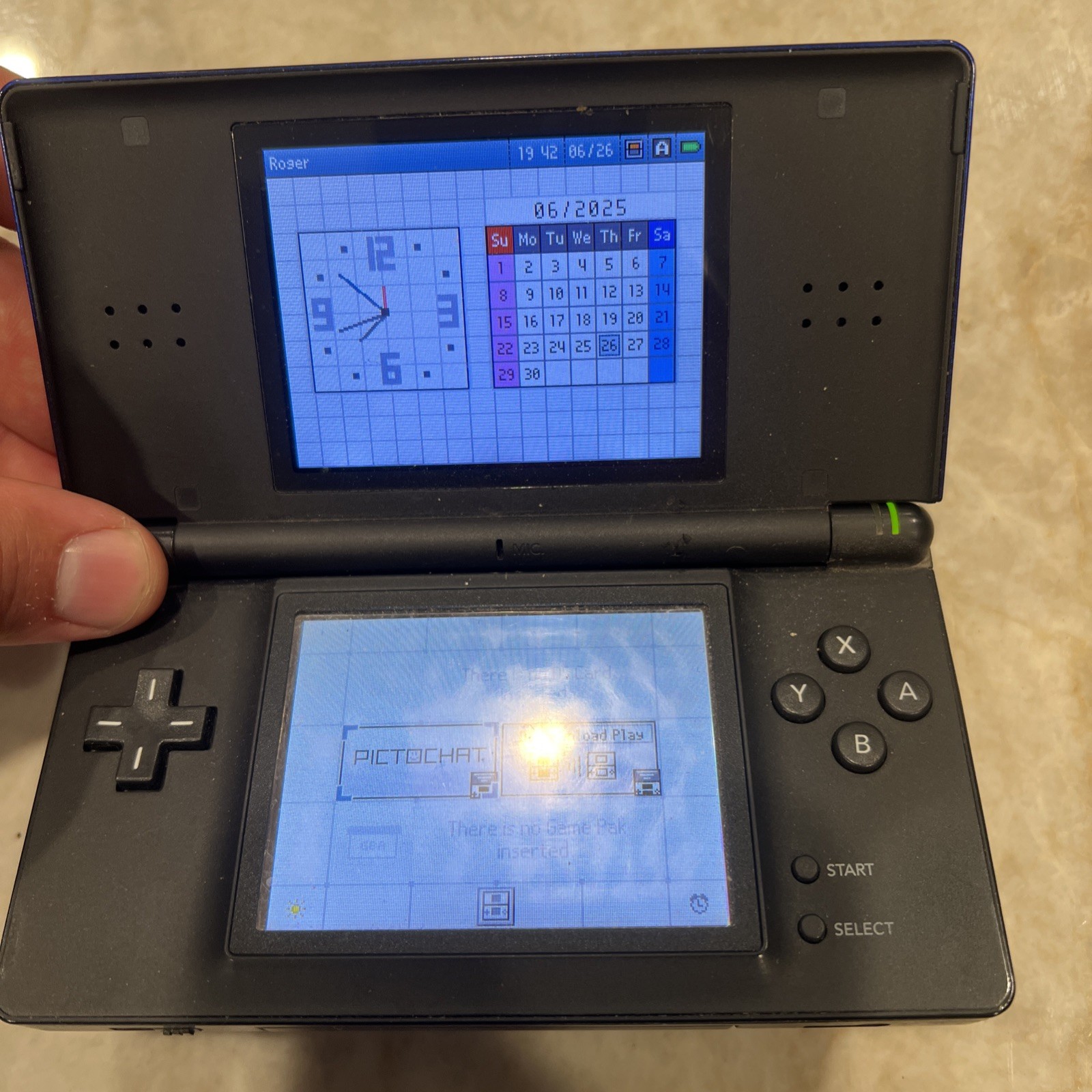 Nintendo DS Lite Console Cobalt/Black – Top Screen Cuts Out Read