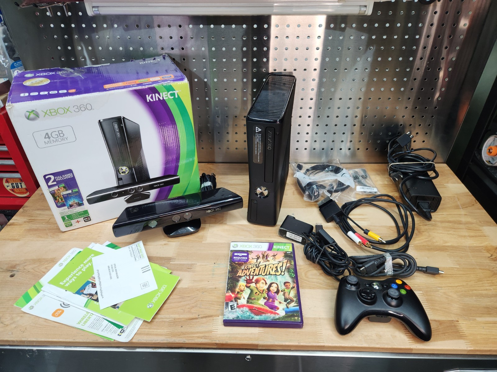 Microsoft Xbox 360 S with Kinect 250GB Black Console (NTSC) CIB Tested