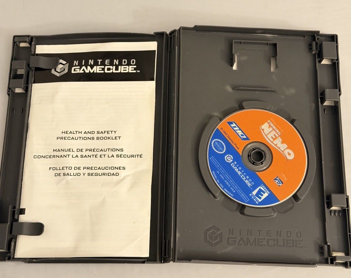Nintendo GameCube Console Bundle w/ 2 Controllers, Microphone, Cable & 2 Games
