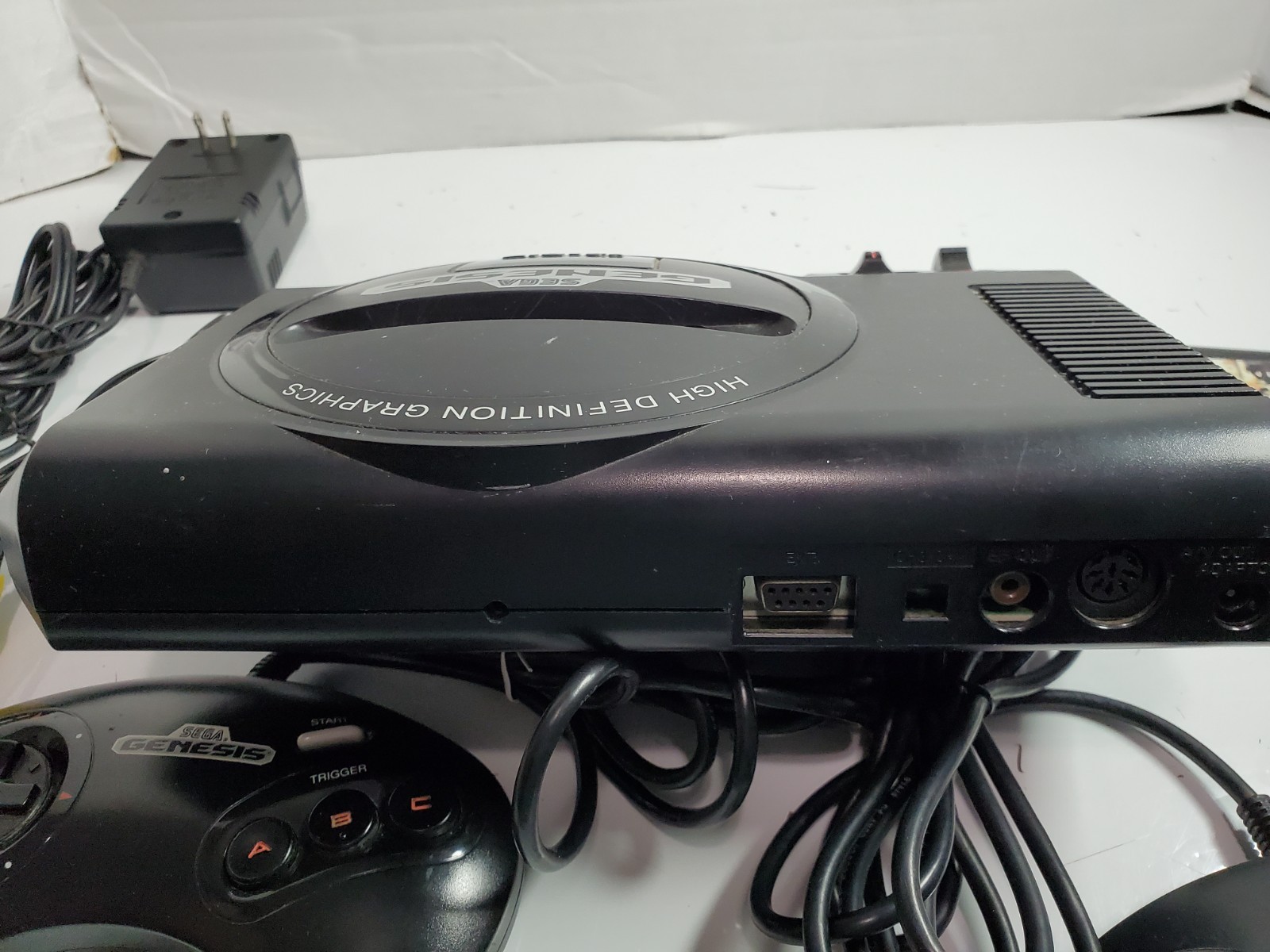 Sega Genesis Model 1601 Console w/ 2x Controllers, Power , AV Cable, 1 Game