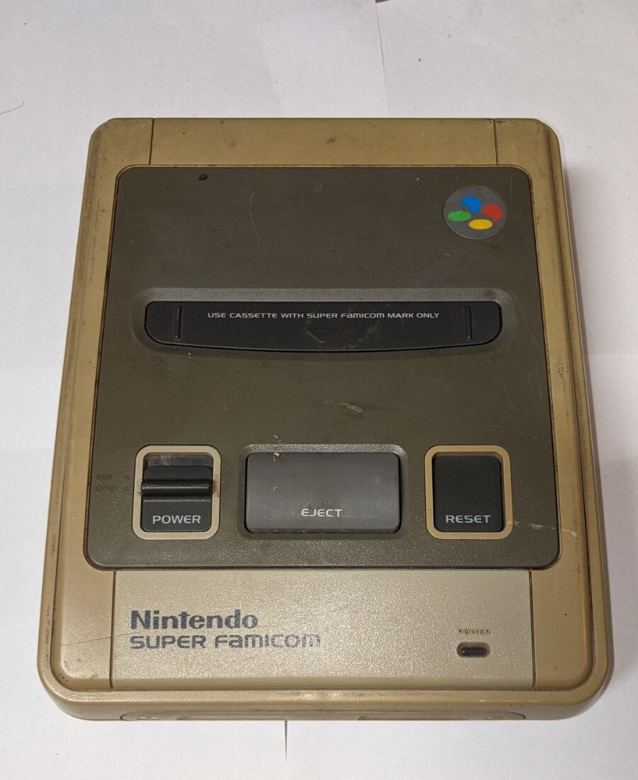 Broken, For Parts. Nintendo Super Famicom Console. HVC-002. BROKEN – SF05