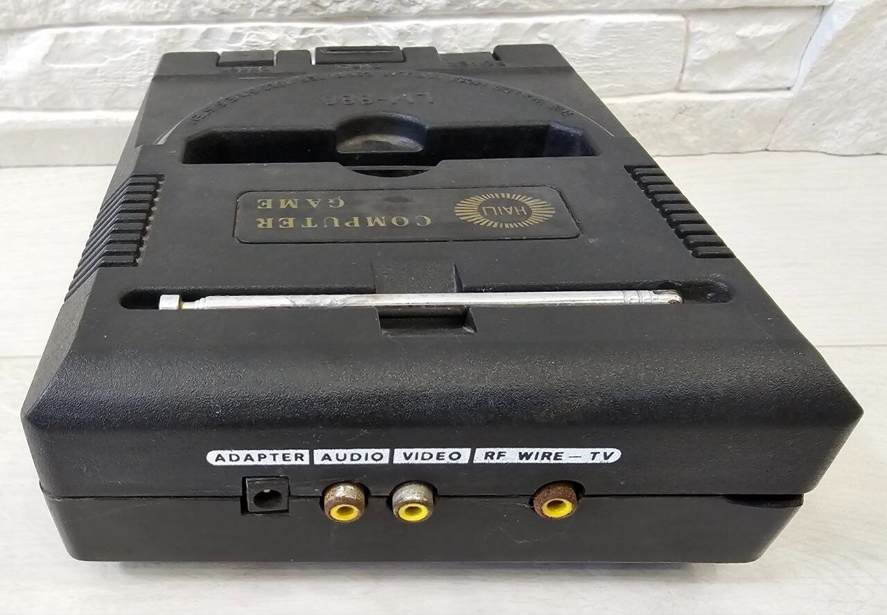Retro 1990s Video Game Console Haili LM-888 Game TV 8 bit for parts/repair