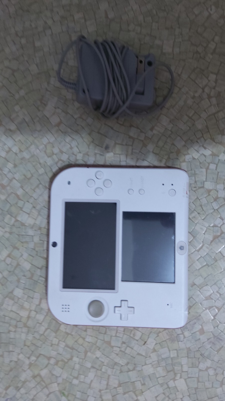 Nintendo 2DS Super Mario Bros. 2 Console Bundle – Scarlet Red