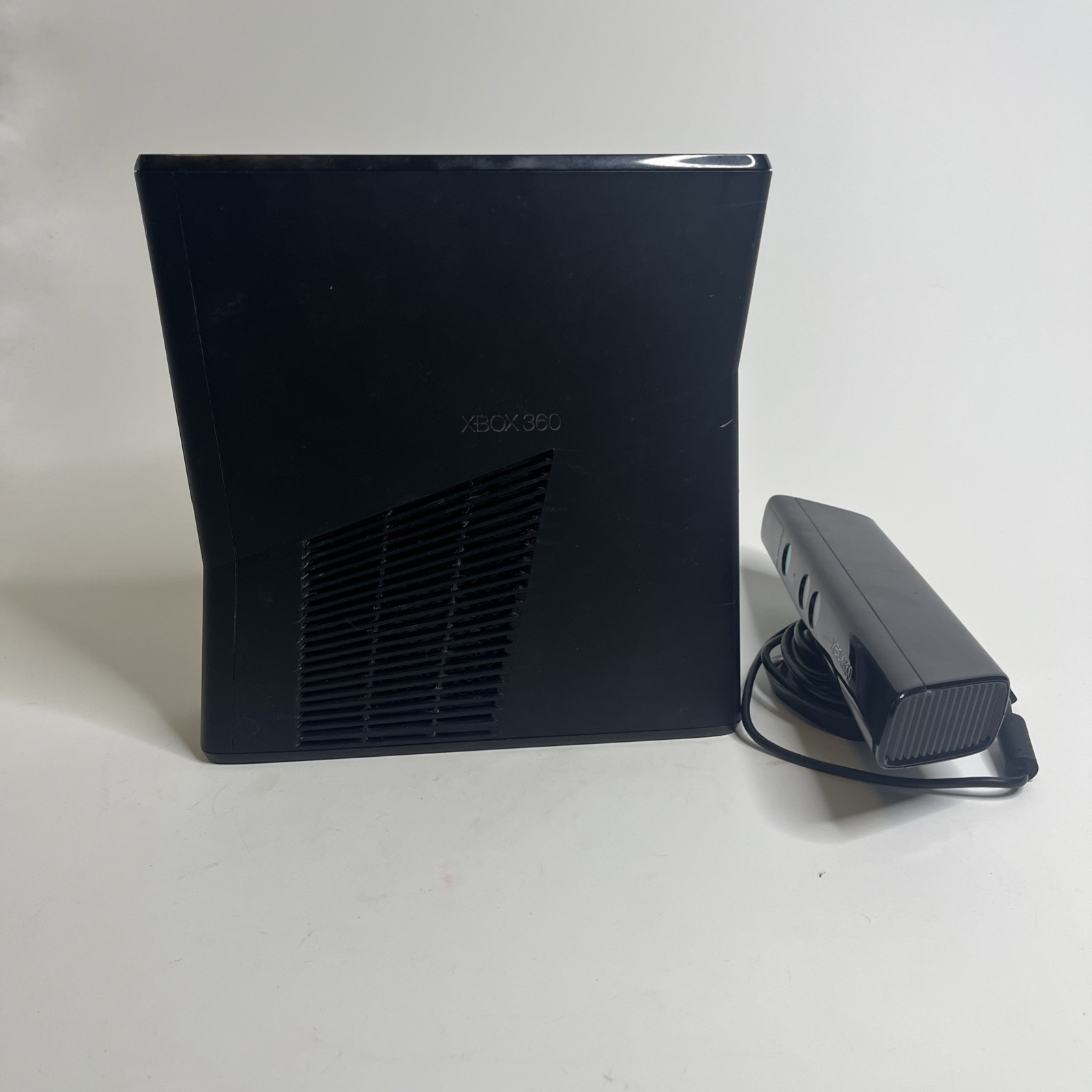Microsoft Xbox 360 S Kinect Bundle 320GB HDD Console Box Controllers
