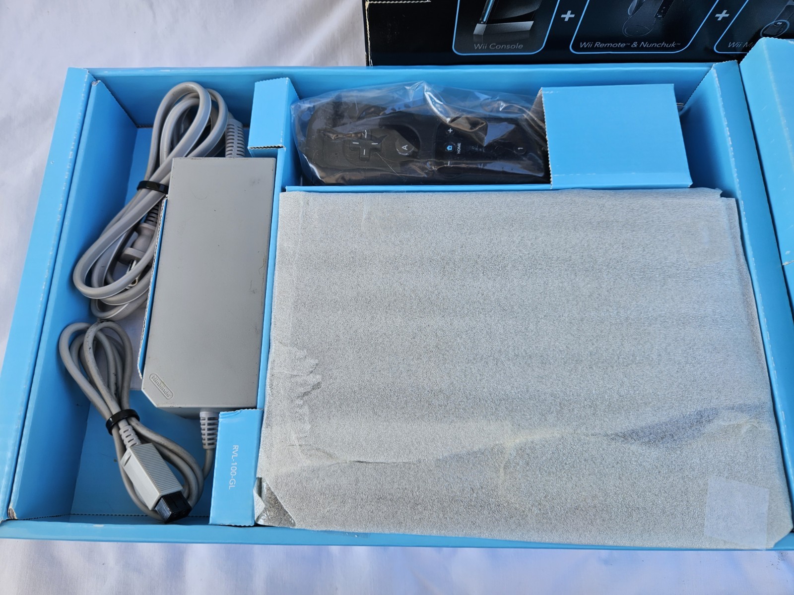 Nintendo Wii Wii Sports Resort and Wii Remote Plus