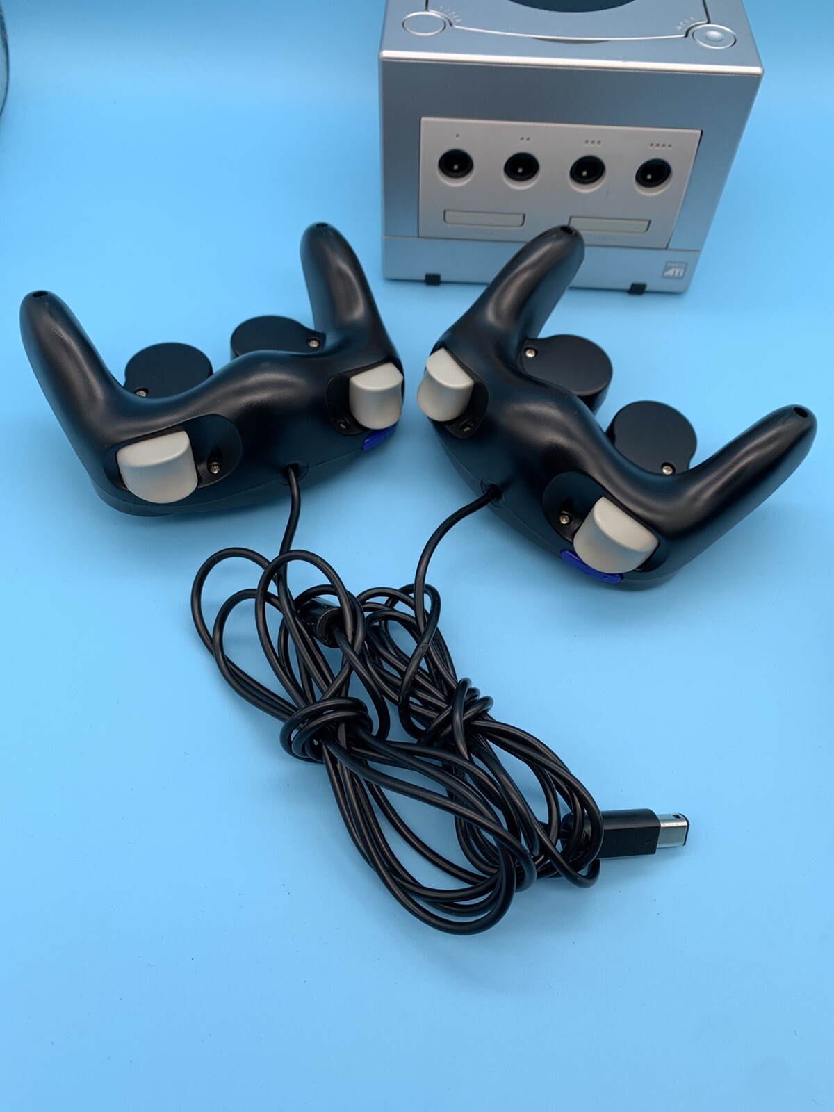 Nintendo GameCube DOL-101 Gaming Console W/ 2 Controller Bundle read description