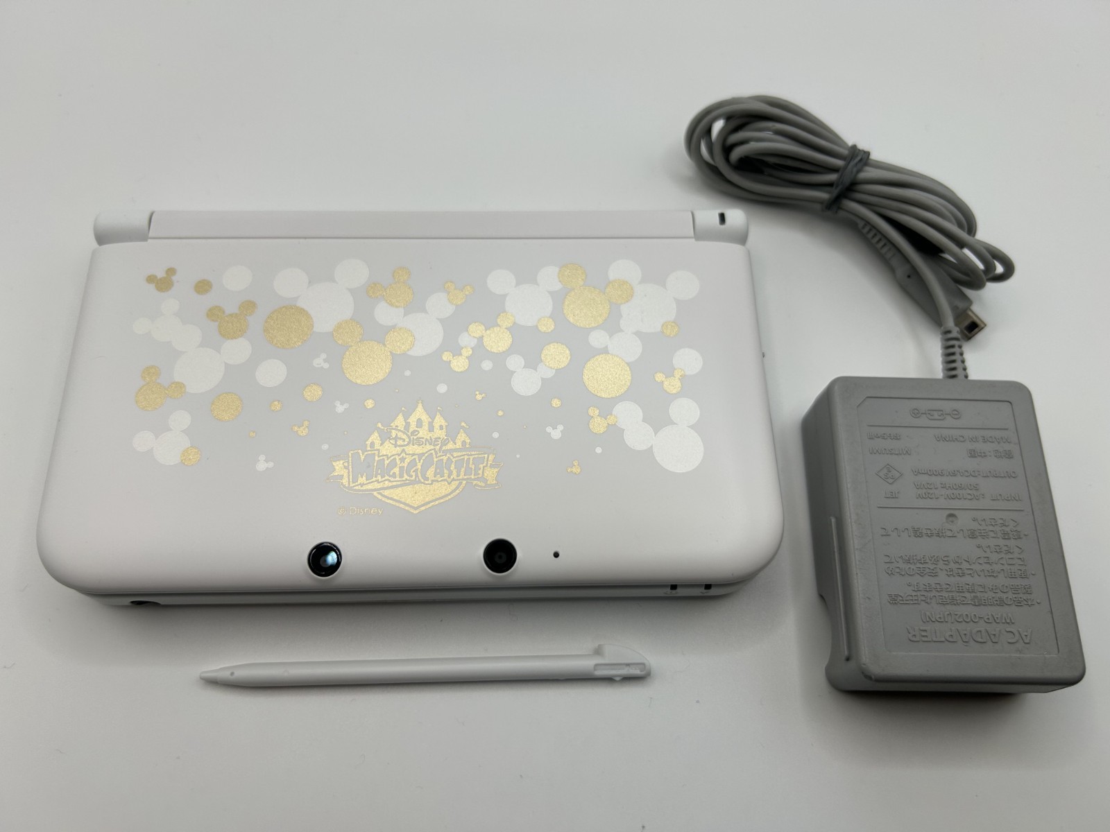 [A-rank] Nintendo 3DS LL console Disney Magic Castle with Charger/Stylus