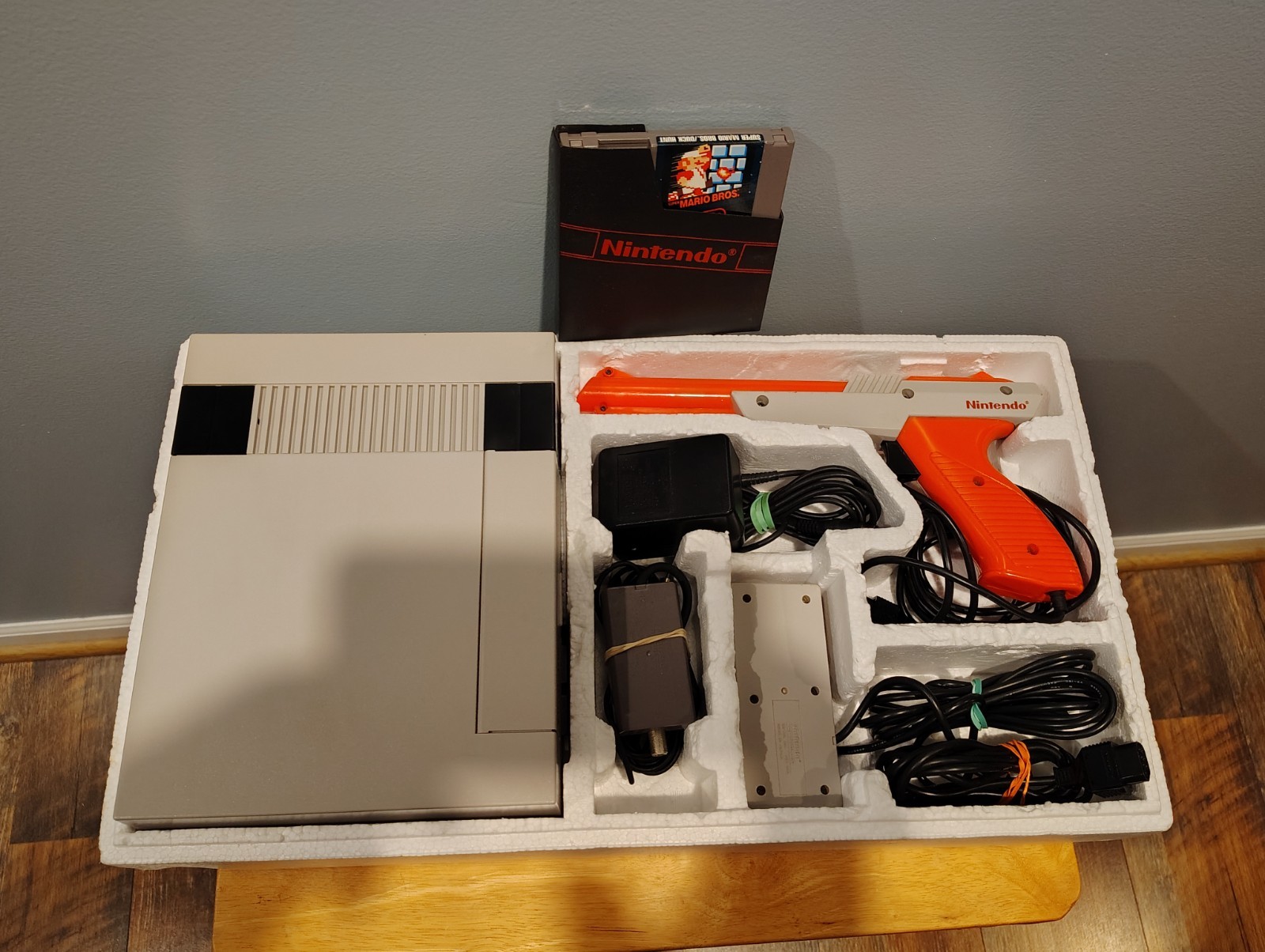 Nintendo NES Action Set Console System Complete Set CIB OEM Great Shape C Pics