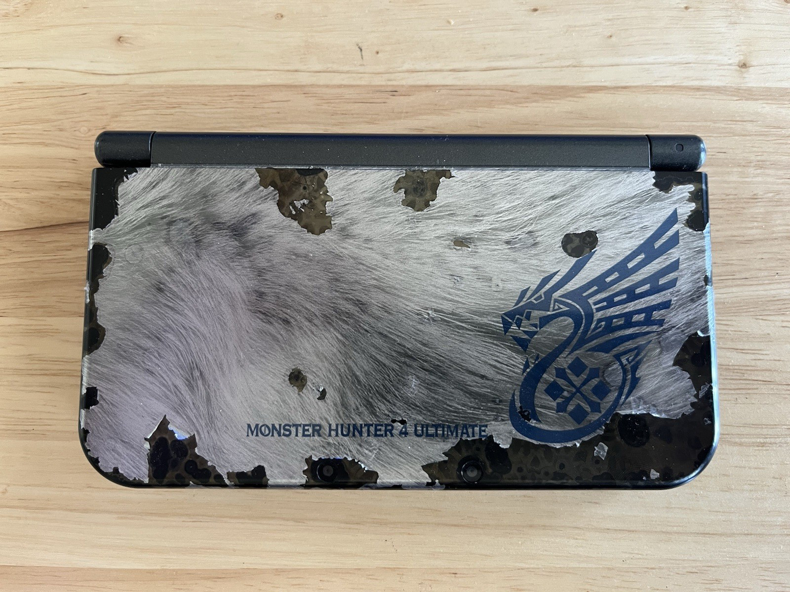 new Nintendo 3DS XL Monster Hunter Ultimate Console (PEELING SHELL)
