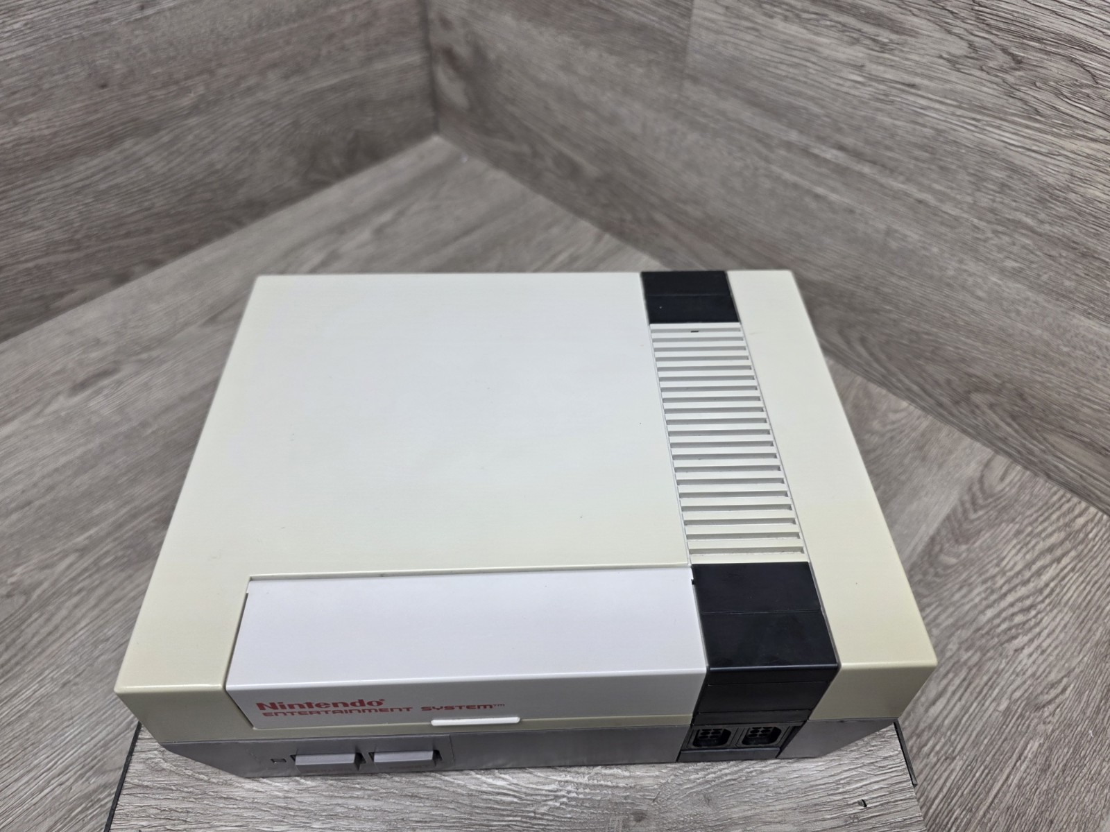 Nintendo Entertainment System NES Bundle with Zapper, 2 Controller, Cables Games