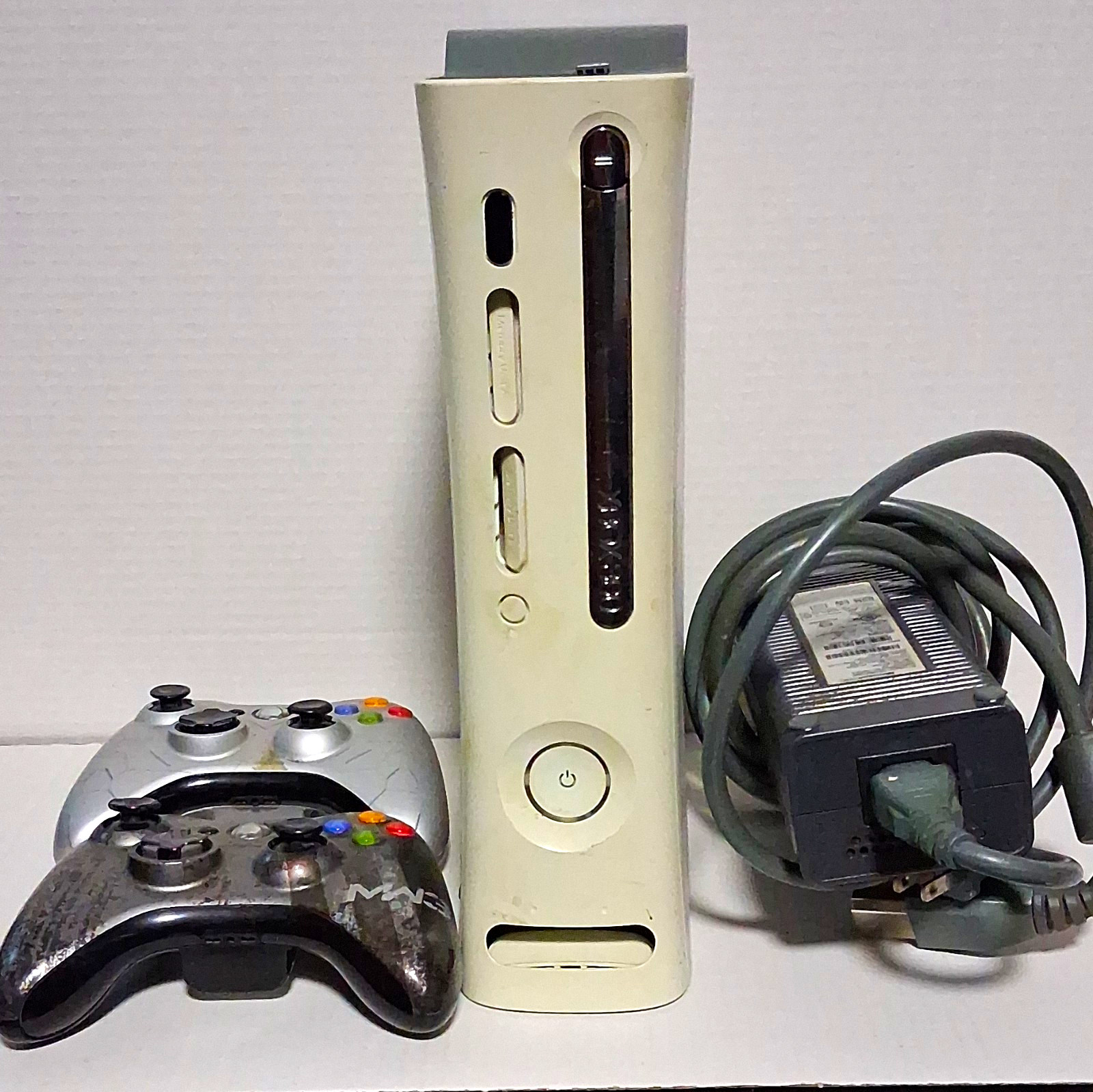 Microsoft Xbox 360 White 60GB HDD Console w/ 2 Controllers, Power Supply NTSC