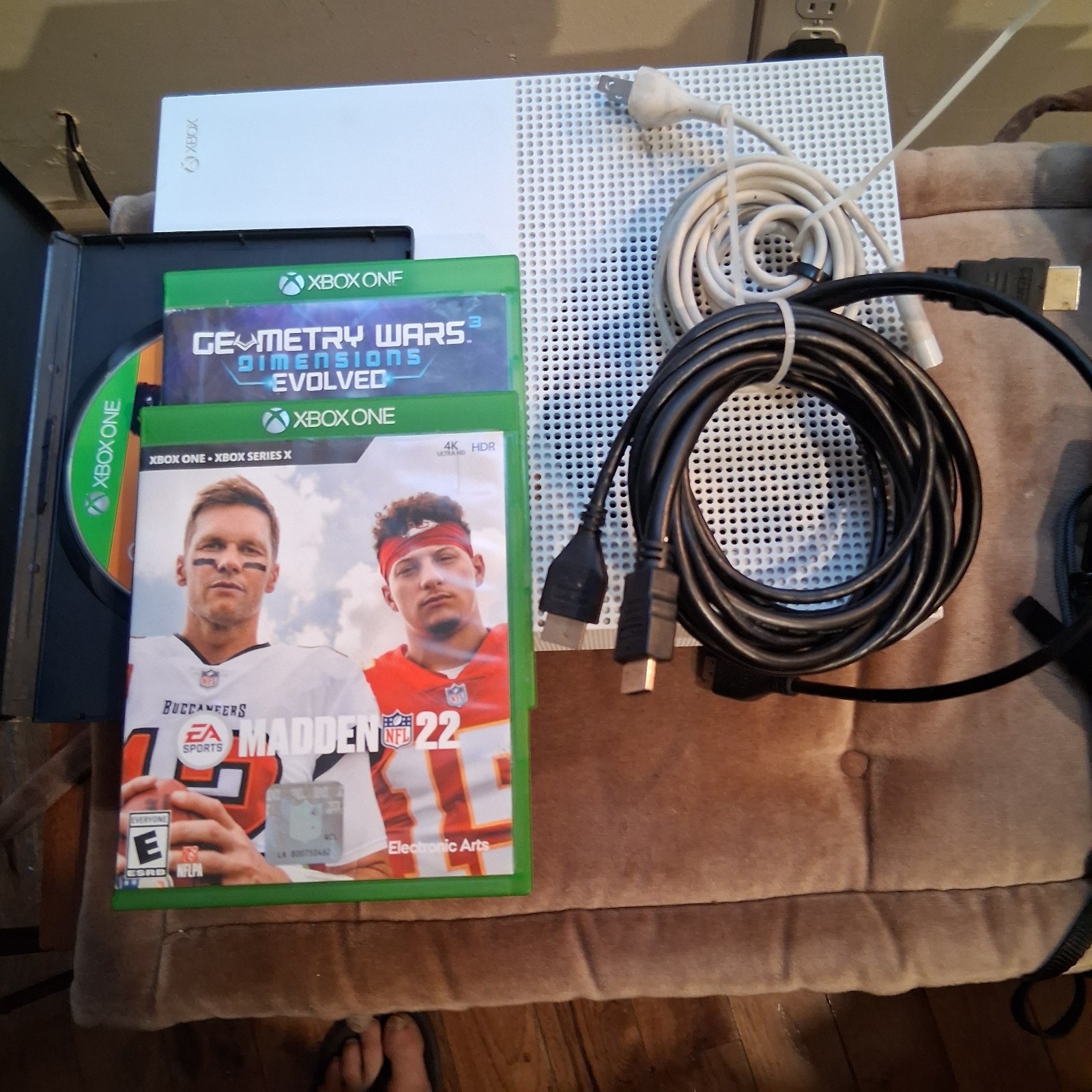 Microsoft Xbox One S 500GB Console Gaming System W/ Power/HDMI Cable White #1681