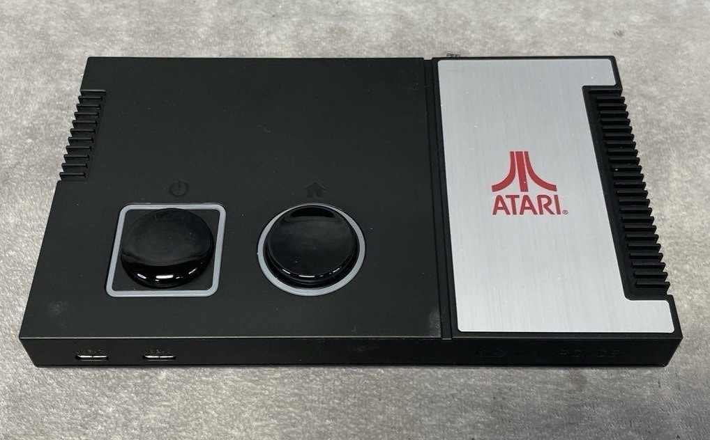 Atari Gamestation Pro with 2 Joysticks and 200 Games