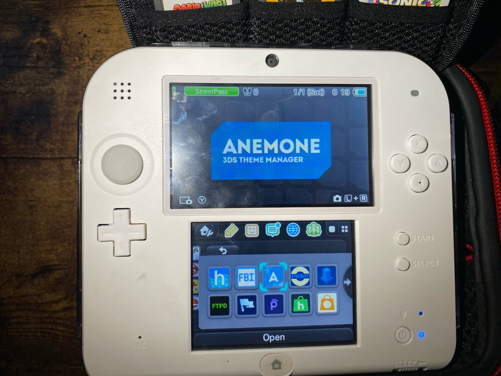 Nintendo 2DS Black/ White Console Complete Bundle w/ Case and Body Case.