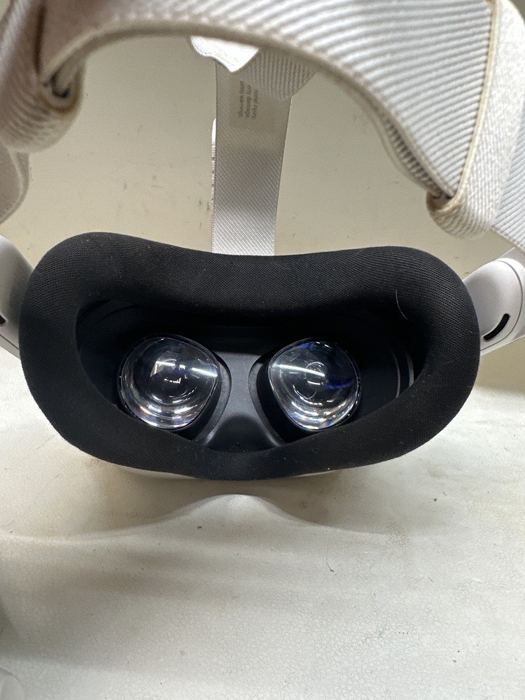 Meta Quest 3S 128GB Standalone All-in-One VR Headset Great Condition