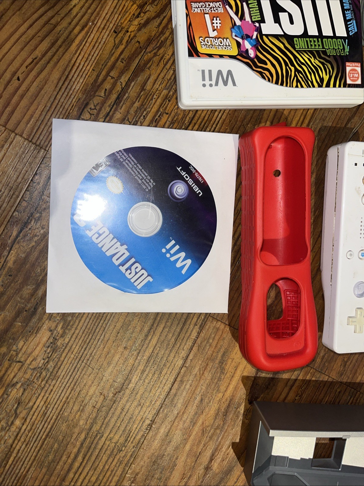 Nintendo Wii GameCube Compatible w/ Guitar & Games