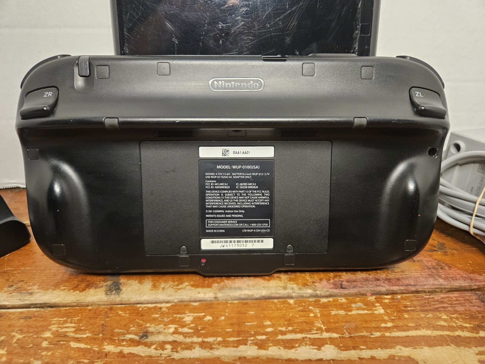 Nintendo Wii U Deluxe 32GB Handheld System Black w/ Nintendo Land