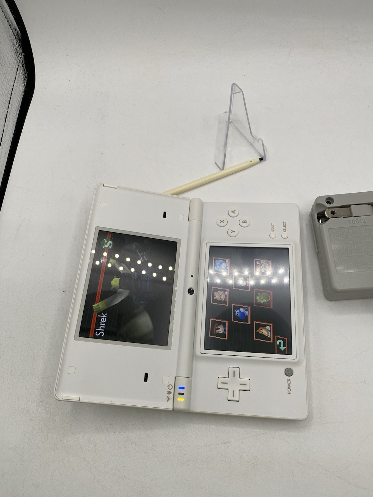 Nintendo DSi White – Includes Preloaded Library (Large Collection)