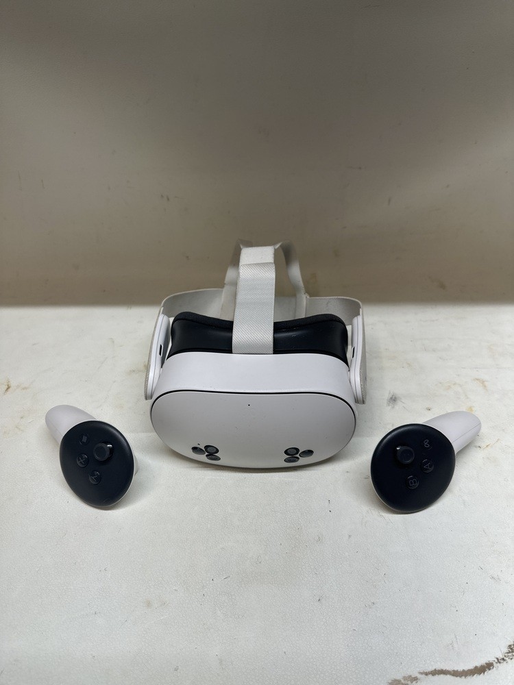 Meta Quest 3S 128GB Standalone All-in-One VR Headset Great Condition