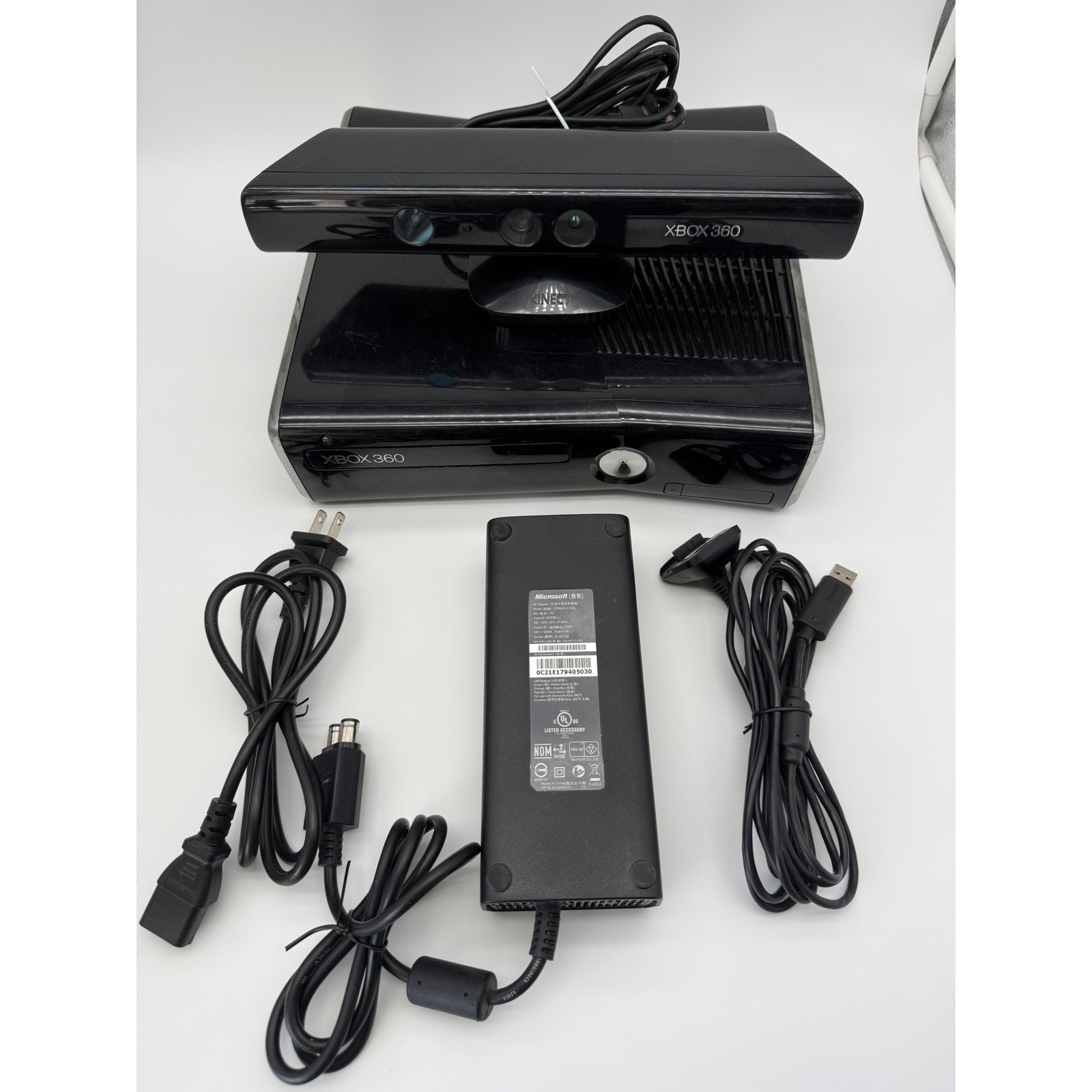 Microsoft Xbox 360 S 250GB Gloss Black Console Model 1439 with Kinect Bundle