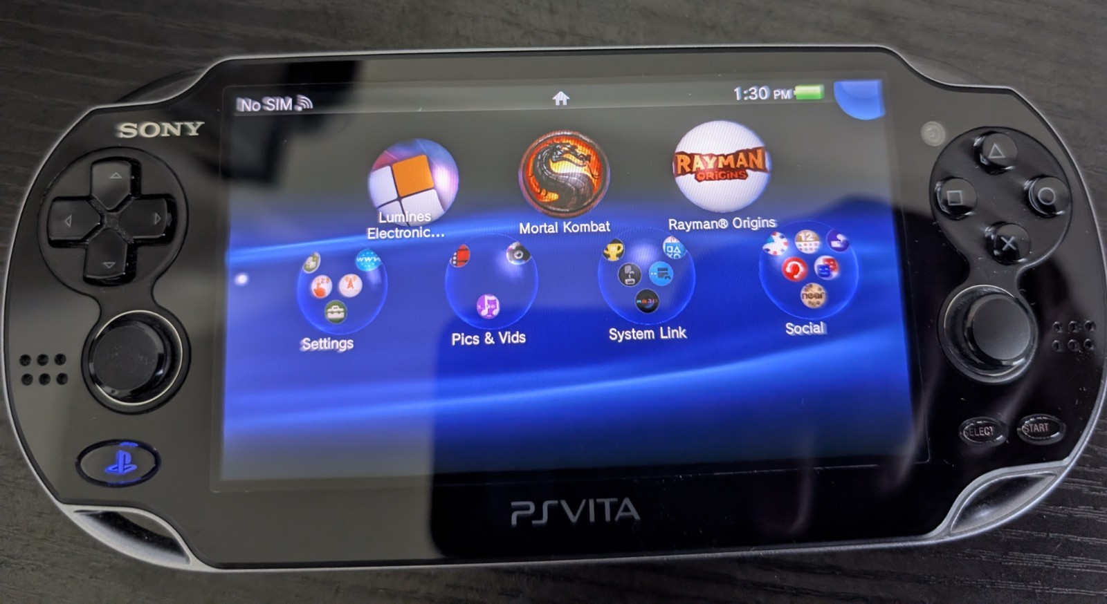 Sony PS Vita PCH-1101 Bundle